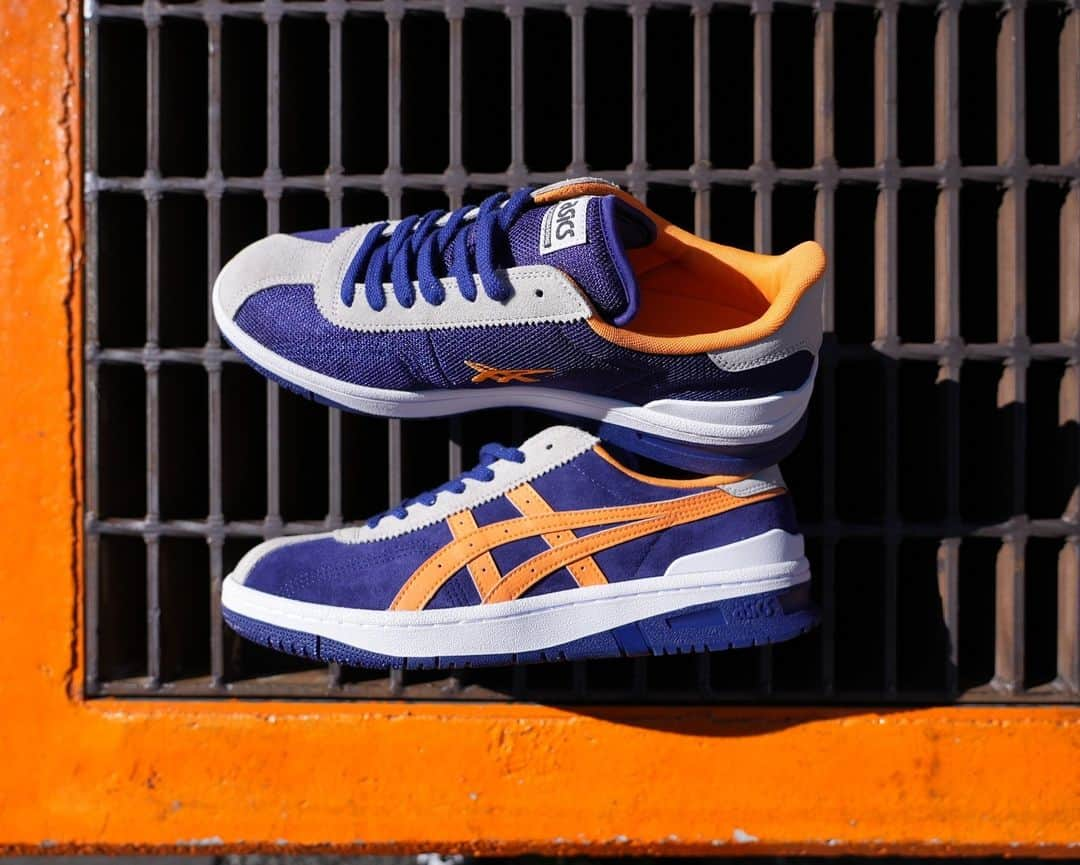 ASICS Tiger JAPANのインスタグラム：「. VIC NBD -DIVE BLUE/BENGAL ORANGE  2023.11.02 LAUNCH  [取扱店舗] ・アシックス公式ストア（原宿店・心斎橋店・オンラインストア） ・一部のスケートボード商品取扱店  1989年発売された、バスケットボールシューズGEL-EXTREAMのソールにインスパイアされたモデルで、激しい動きに対する安定性を追求。内部にはランニングシューズでも使用されている、優れたクッション性のBLAST FOAMを搭載し、着地の衝撃に対する緩衝性を高めた。アッパーには、外甲側にスエード材を使用し耐久性を高め、内甲にMESH材料を使用することで通気性を高めている。中敷きは、スケートボード競技の動作分析から内側と外側で異硬度設計となっており、パンチングの穴を設けることで内重心を促しボード上での安定感を高めた​。  @asics_skateboarding  #VICNBD  #ASICS #ASICSSportStyle #ASICSSkateboarding  #skateboarding #kicks #sneakers #sneakerhead #sneakerfam #シューズ #スニーカー #ファッション #カジュアル #カジュアルコーデ #ストリートファッション #ジャパスニ #スニーカーヘッズ #ストリートコーデ #コーディネート #スニーカー男子 #スニーカー女子」