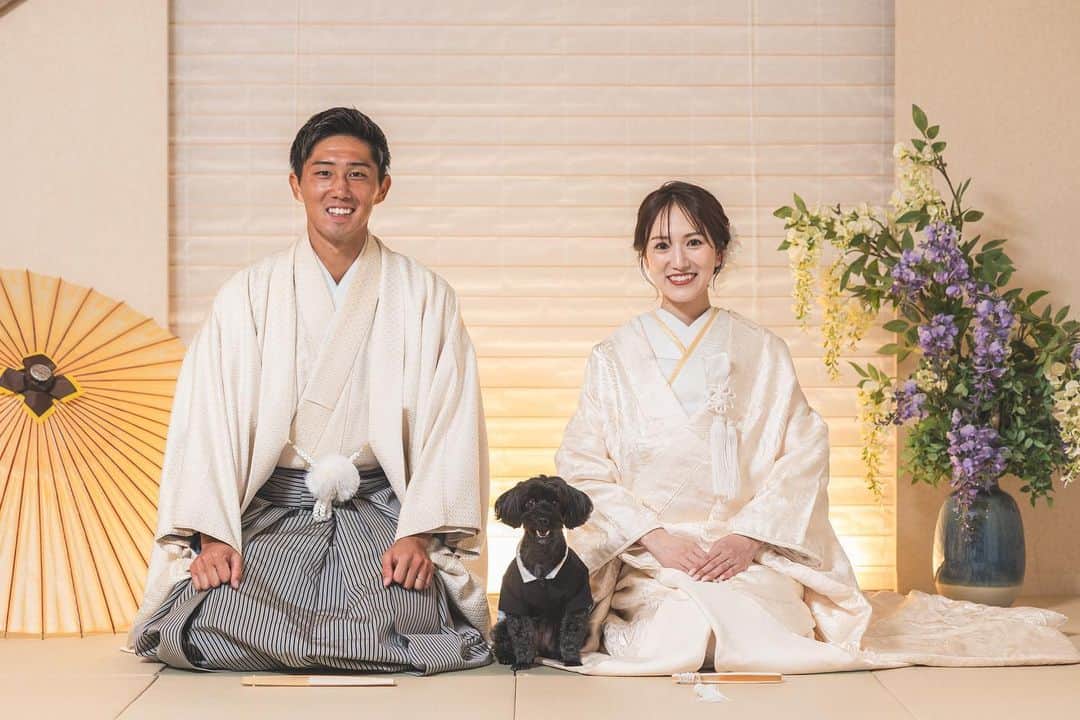 SWITCH梅田のインスタグラム：「館内和装フォト𓍯 ⁡ 11/3,11/4,11/5相談会空きあります！ 11/3　9:30〜/ 13:30〜/ 17:30〜 11/4　9:30〜/ 13:30〜/ 17:30〜 11/5　9:30〜/ 13:30〜/ 17:30〜 ⁡ 撮影のご依頼・ご相談はお気軽にお問い合わせください♡♡ . 大人気の為、延長決定!!!! 1月末までの期間限定プラン登場𓆸 【選べる𝟮着撮影プラン】 組み合わせ自由◎ ウエディングドレス・カラードレス・白無垢・色打掛の中からお好きな衣装2着をセレクト𖤐 ⁡ 期間限定価格¥137,280→¥99,000 データは100カットと満足な内容𓅯 ⁡ フォトレイト→”switch梅田”で検索⚮̈ ⁡ 大阪  @switch.umeda 東京  @switch.tokyo 札幌  @switch.sapporo 鹿児島 @switch.kagoshima ⁡ ⁡ #switch #switch梅田 #switch撮影レポ #フォトウェディング #大阪花嫁 #大阪プレ花嫁 #関西プレ花嫁 #プレ花嫁準備 #結婚式 #結婚式準備 #ウェディング #wedding #前撮り #プレ花嫁 #関西花嫁 #チャペル #卒花嫁 #ロケーション撮影 #大阪前撮り #ウェディング前撮り #関西前撮り #フォト会食 #オシャレ花嫁 #フォトスタジオ #大阪フォトウェディング  #ロケーションフォト #チャペル前撮り #全国のプレ花嫁さんと繋がりたい #2023秋婚 #2023冬婚」