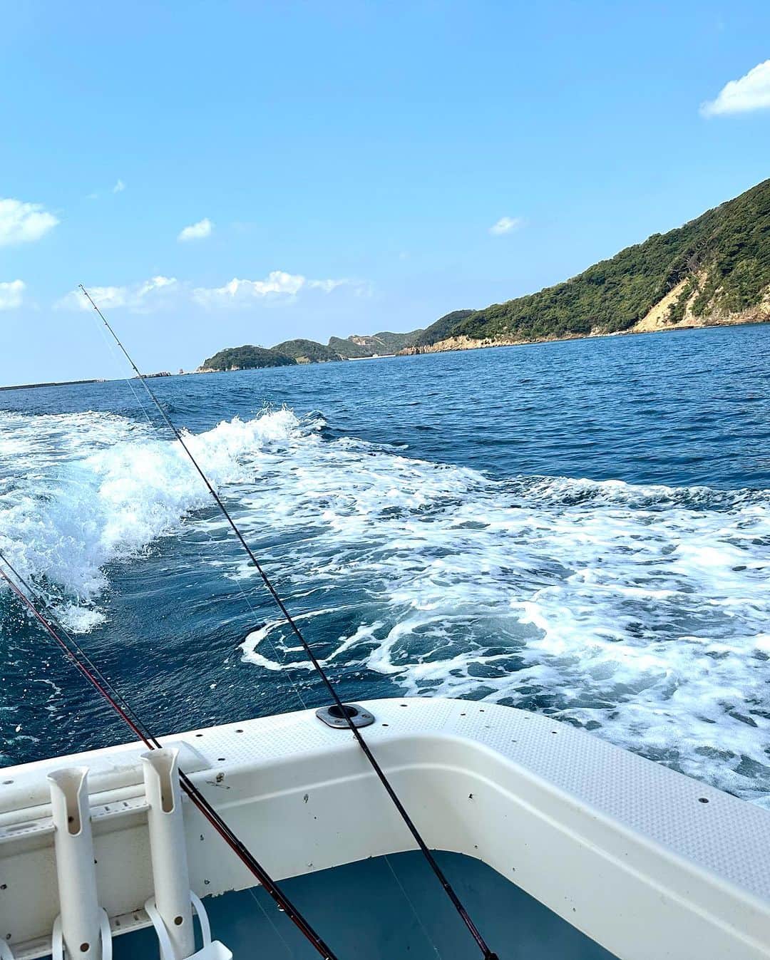 ILMARIさんのインスタグラム写真 - (ILMARIInstagram)「長崎県・壱岐島の海で子供たちとクルージング＆釣り体験してきました！釣った〜アカハタも絶品でした！@onepack.iki  #nagasaki #ikishima #fishing」11月1日 20時02分 - ilmari_official