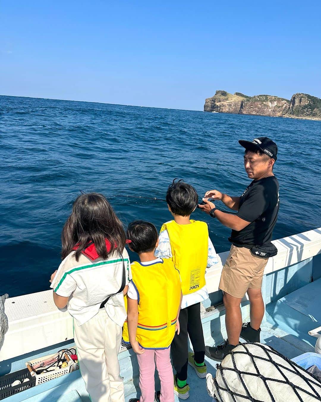 ILMARIさんのインスタグラム写真 - (ILMARIInstagram)「長崎県・壱岐島の海で子供たちとクルージング＆釣り体験してきました！釣った〜アカハタも絶品でした！@onepack.iki  #nagasaki #ikishima #fishing」11月1日 20時02分 - ilmari_official