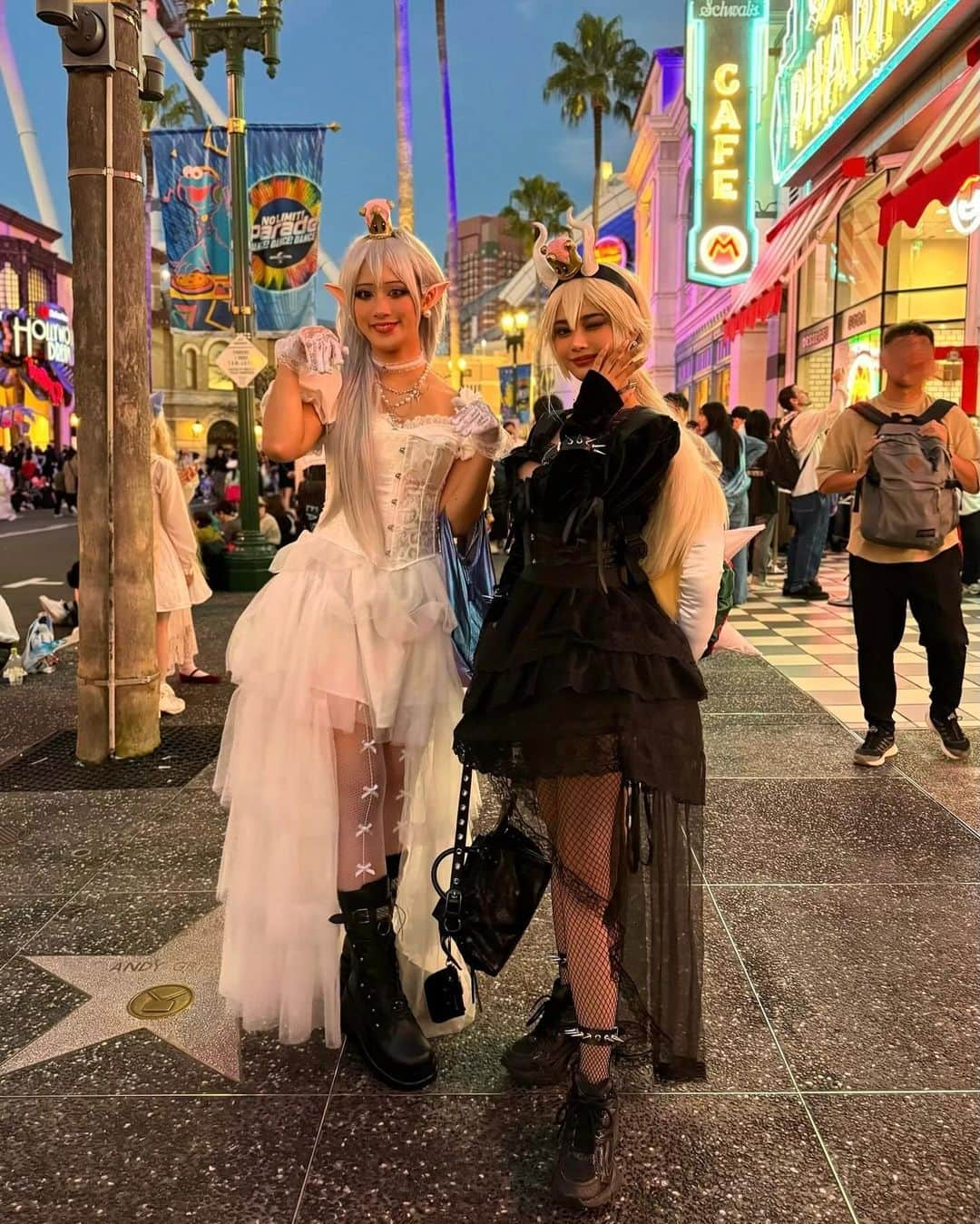 美月さんのインスタグラム写真 - (美月Instagram)「Halloween in USJ 🌎🎃　クッパ姫＆テレサ姫👻 人生初のガチコスプレでわからないこと多かったけど、 色々教えてくれてありがとう💗@kaho7911 💗 新しい楽しみ方できて嬉しかった🥰」11月1日 20時11分 - mimi.724