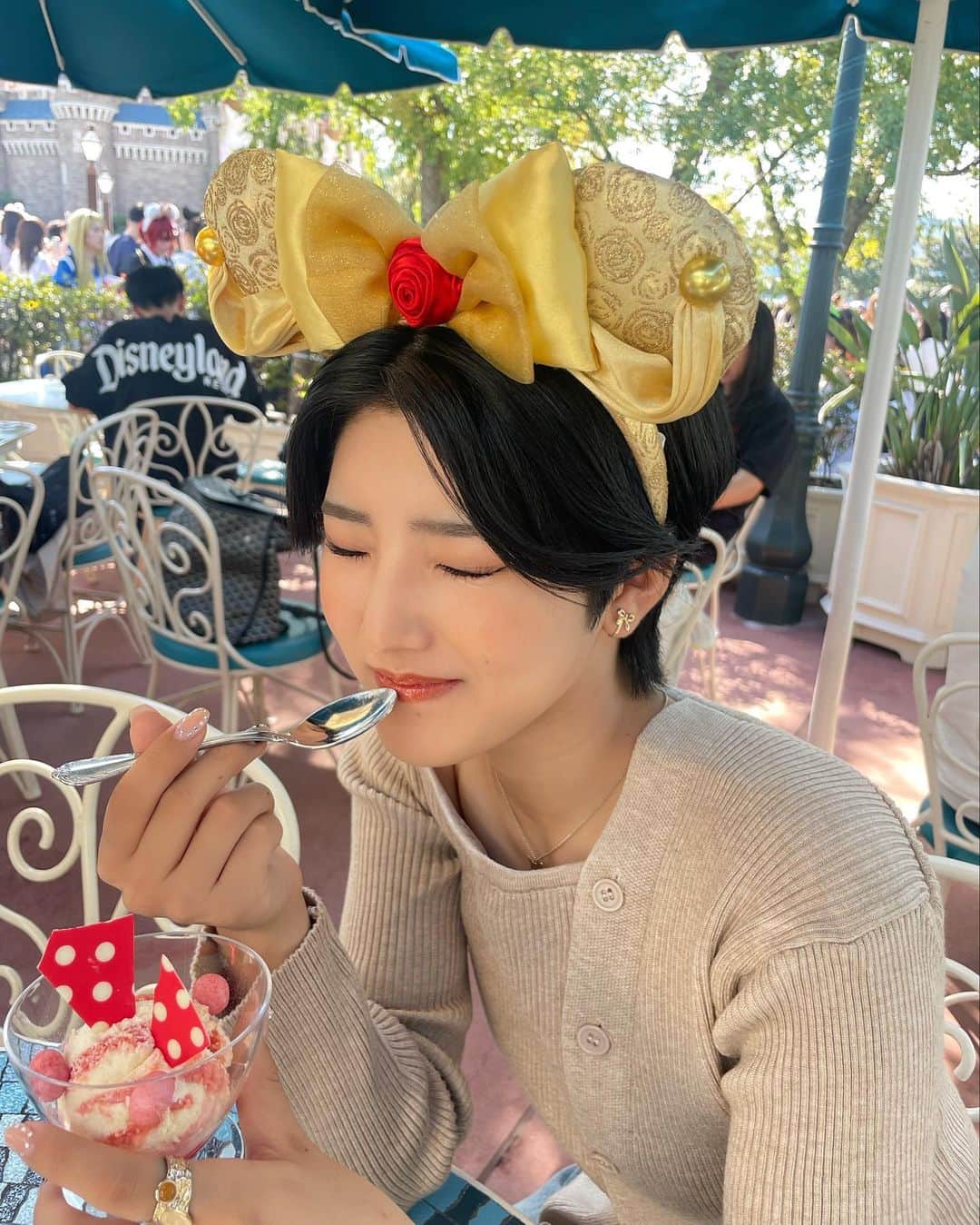 小島はなのインスタグラム：「・ はなとディズニー行くってなったら いっぱい食べさせてくれるでしょ?? ・ #はなとディズニー #Disneyland #ディズニーランド #AMEFURASSHI #小島はな」