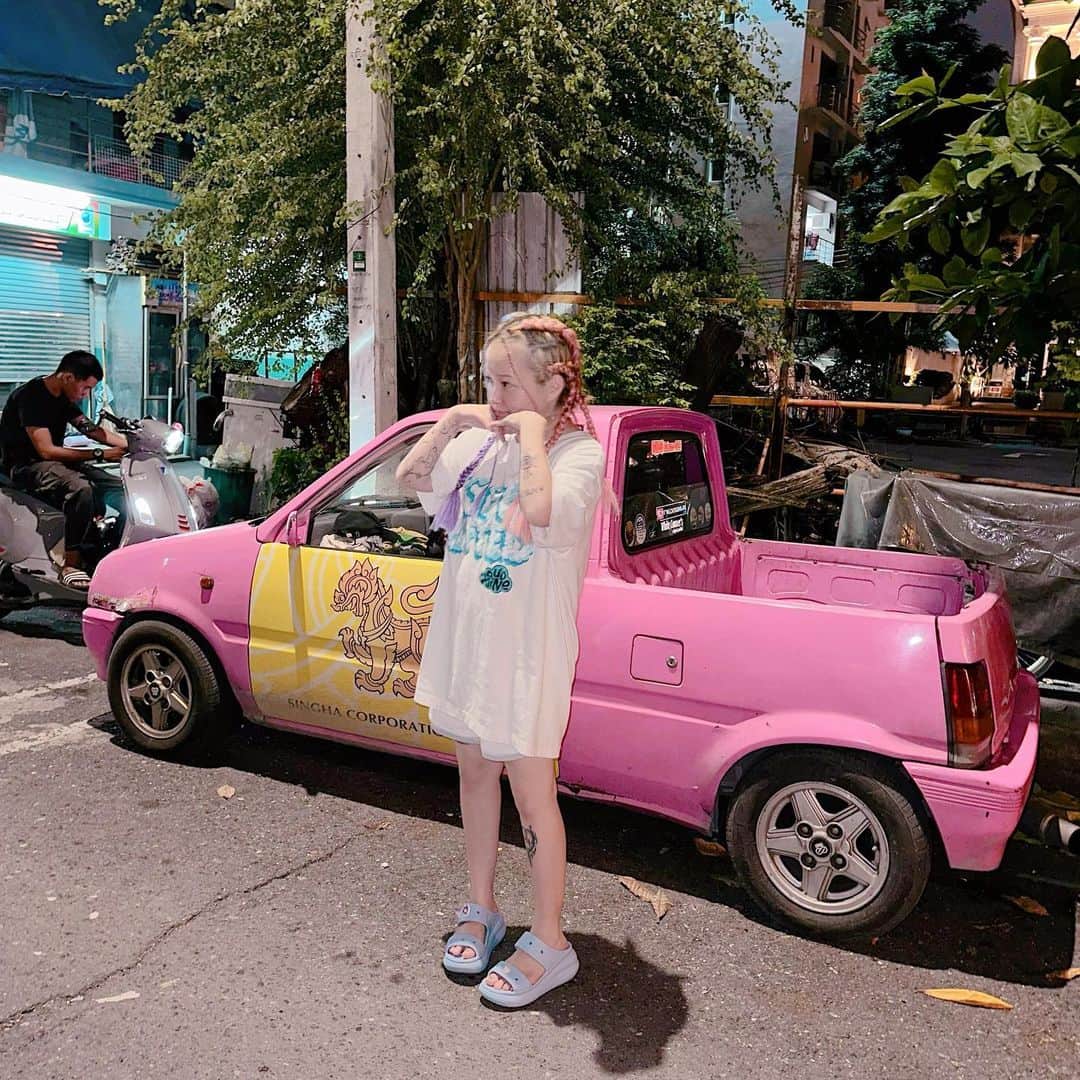 小西せなのインスタグラム：「カオサンでみつけたピンク２」