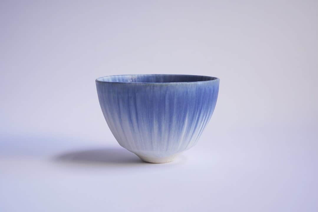 岩崎龍二のインスタグラム：「#紫匂  #シコウ . #茶盌  #器 #陶器  #岩崎龍二  #工芸 #陶瓷 #도예 #potter  #pottery #potterie #Poterie #porcelain #ceramic #ceramica #keramik #ryujiiwasaki #glazed #design」