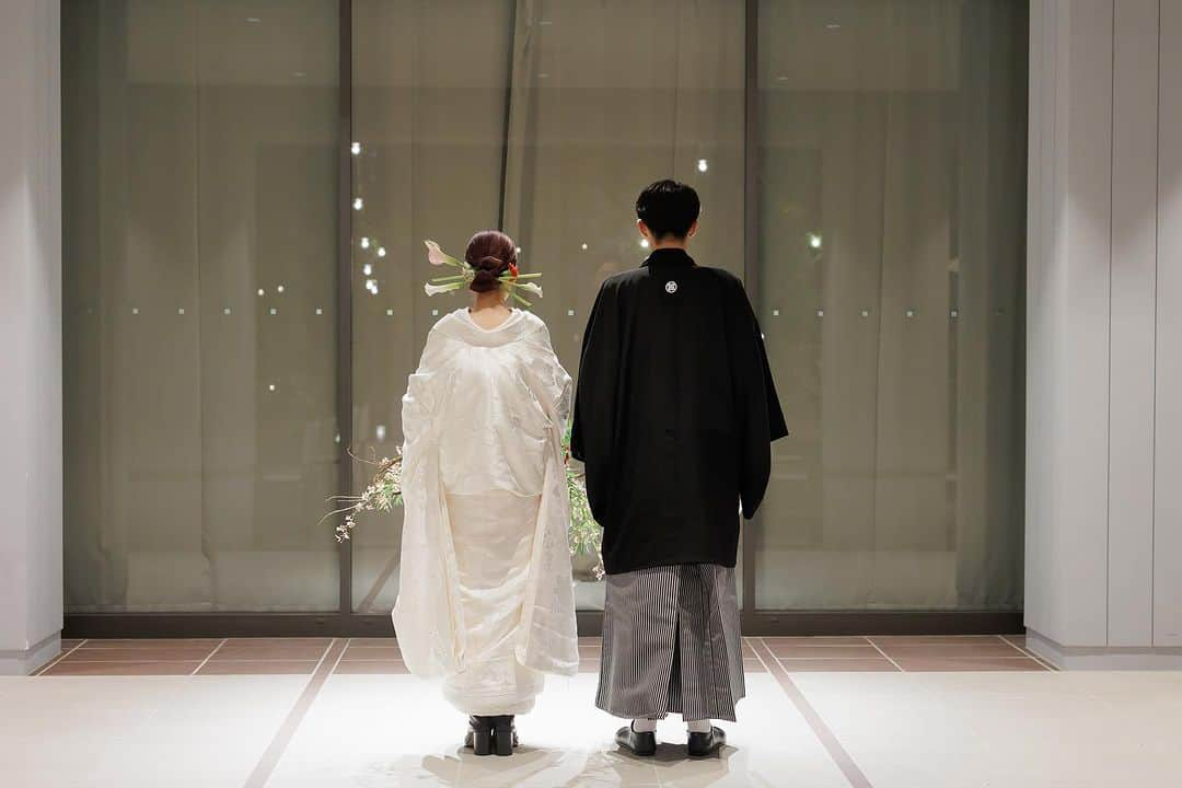 結婚式場 ヒルズスィーツ宇都宮ブリーズテラスさんのインスタグラム写真 - (結婚式場 ヒルズスィーツ宇都宮ブリーズテラスInstagram)「お色直しは和装で♡  ワンランク上の和装コーディネート  おしゃれは足元から… かっこよく足袋ブーツを♡  白無垢だからこそ 深い赤のブーケやコーディネートが 合いますね＾＾  ____  新郎新婦のリアルなお声や こだわりポイントなどを 公式HPに掲載しております  ヒルズスィーツのTOPページより ぜひご覧くださいませ♡ @hillssweets_wedding  ___  #プレ花嫁 #結婚式 #日本中のプレ花嫁さんと繋がりたい #ウエディング #結婚式場 #全国のプレ花嫁さんと繋がりたい #結婚式場 #wedding #フィオーレビアンカ #fiorebianca #宇都宮結婚式場 #栃木結婚式場 #ヒルズスィーツ宇都宮ブリーズテラス #ヒルズ  #和装結婚式 #お色直し和装 #和装コーディネート #和装ヘア」11月4日 19時35分 - hillssweets_wedding