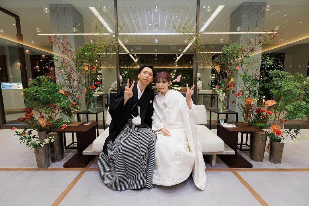 結婚式場 ヒルズスィーツ宇都宮ブリーズテラスさんのインスタグラム写真 - (結婚式場 ヒルズスィーツ宇都宮ブリーズテラスInstagram)「お色直しは和装で♡  ワンランク上の和装コーディネート  おしゃれは足元から… かっこよく足袋ブーツを♡  白無垢だからこそ 深い赤のブーケやコーディネートが 合いますね＾＾  ____  新郎新婦のリアルなお声や こだわりポイントなどを 公式HPに掲載しております  ヒルズスィーツのTOPページより ぜひご覧くださいませ♡ @hillssweets_wedding  ___  #プレ花嫁 #結婚式 #日本中のプレ花嫁さんと繋がりたい #ウエディング #結婚式場 #全国のプレ花嫁さんと繋がりたい #結婚式場 #wedding #フィオーレビアンカ #fiorebianca #宇都宮結婚式場 #栃木結婚式場 #ヒルズスィーツ宇都宮ブリーズテラス #ヒルズ  #和装結婚式 #お色直し和装 #和装コーディネート #和装ヘア」11月4日 19時35分 - hillssweets_wedding