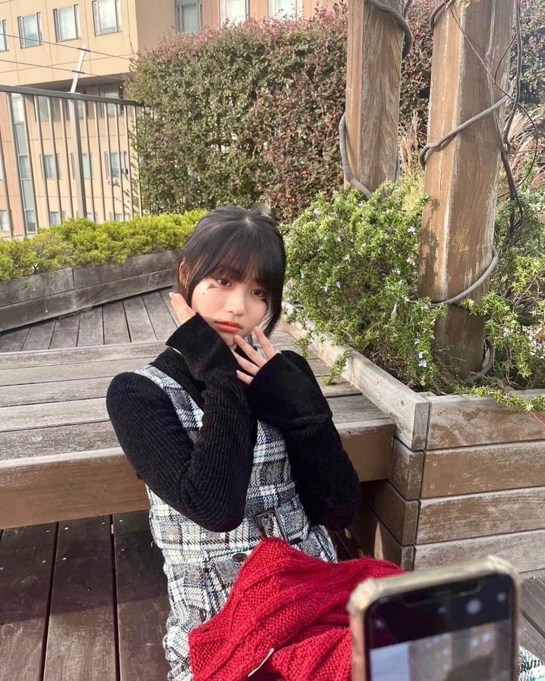 多田成美のインスタグラム：「大学の友達とハロウィンパーティしました🧡🖤 ハロウィンな感じなくてほぼピクニックだったけど…楽しかったから良しです!!笑  いっぱい写真撮ったのでまた載せます🤭  #Halloween #ハロウィン」