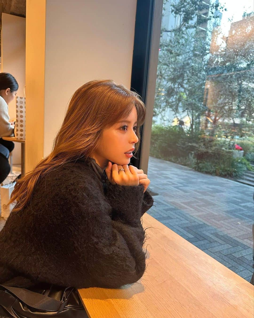 吉崎綾のインスタグラム：「🍂🧳💄」