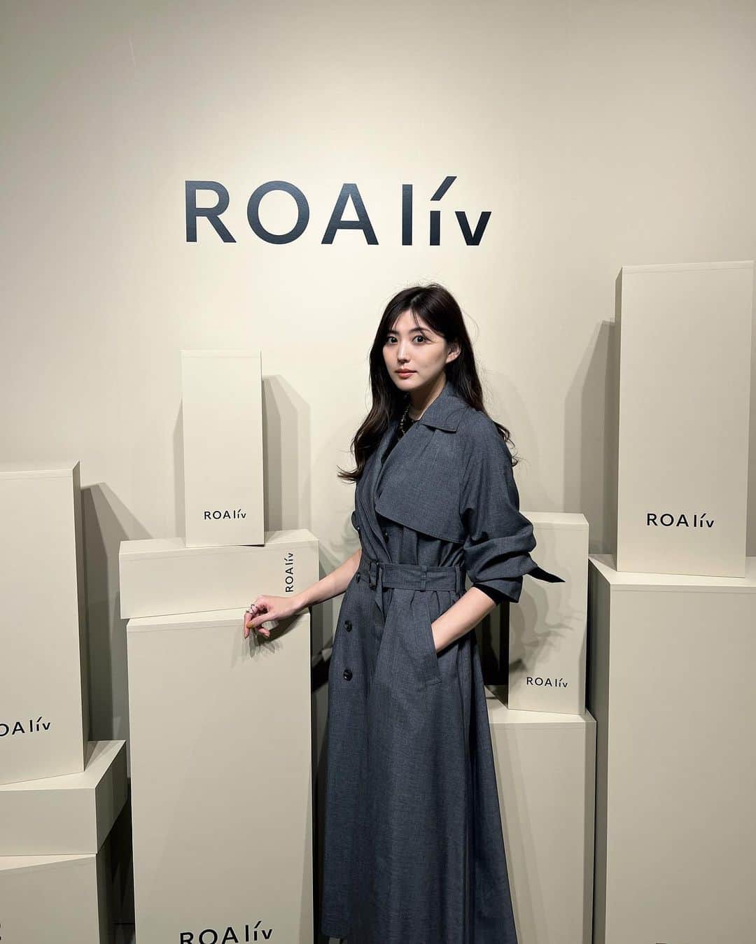 岩﨑名美のインスタグラム：「@roaliv.official 🌿 新作フレグランスのレセプションへ🧚  12種類の中から好きな香りを選びました☺︎ 特にお気に入りは、honeymusk🐝 ふわっと香るのがとても良きでした。  #ROAliv #ロアリブ  #mindsence #newfragrance #PR」