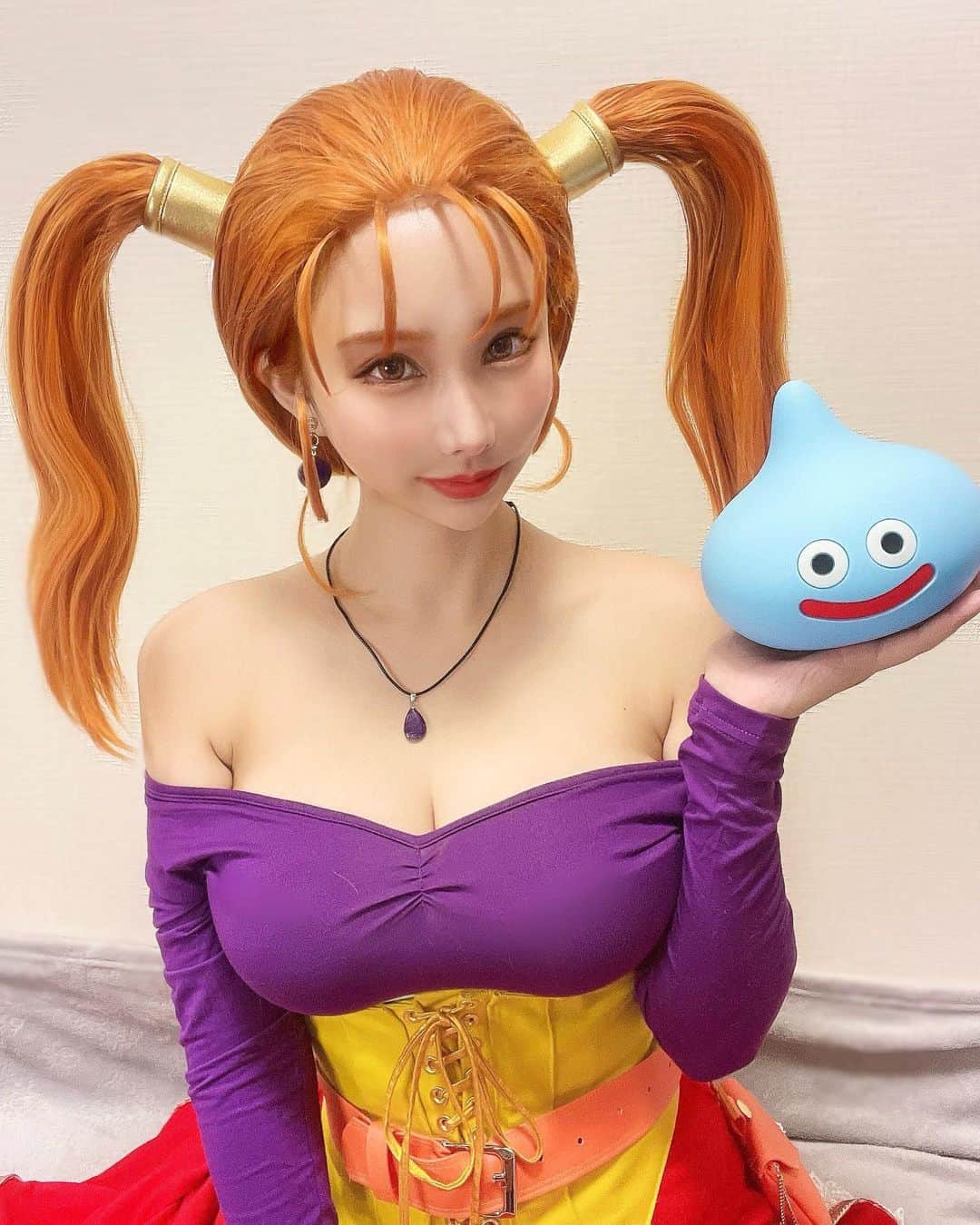花咲来夢のインスタグラム：「ゼシカさんです❤️‍🔥  このツインテ〜ルの髪型作るのむずかったよォ😂✂️ けどちゃんと作れたの凄くない？！ꉂ( ᵔ̴̶̤᷄∇⃚⃘⃙̮ ᵔ̴̶̤᷅ )ｷ"ｬ′‵′‵  衣装提供:ましゅまろ☆はうす様 @masyuhouse  いつもありがとうございます🙇‍♀️♥️  #ゼシカ #コスプレ #ドラクエ8 #dragonquest #cosplaygirl #japanesegames #dragonquest8  #ドラクエ芸人 #jessica」