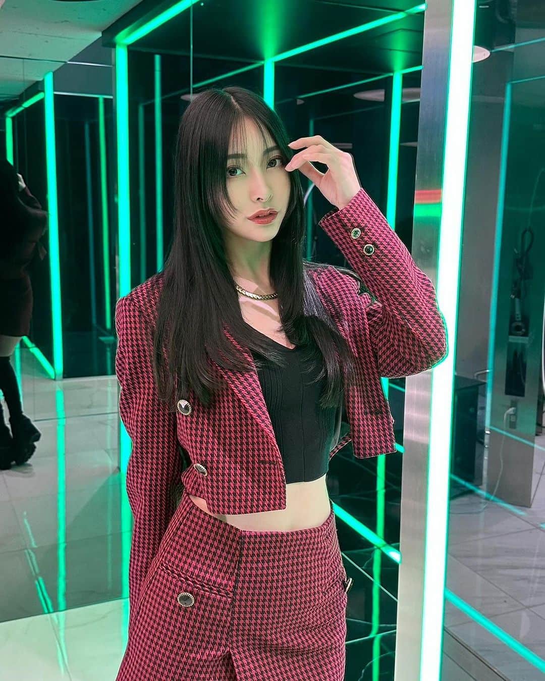 南真琴のインスタグラム：「. . あっという間に11月😳✨ あと2ヶ月やり残したことないくらい全力で仕事も遊びも頑張る💓 とりあえず遊びが足りない気がするので友達各位構ってください！！笑  #model#gravure#racequeen#gridgirls #时装#自拍照片#粉我#팔로우환영#팔로우미#셀카그램#란제리#レースクイーン#モデル#ファッション#code#ヘアサロン#サロンモデル#ワンホンヘア#中国ヘア#黒髪#ワンホンヘア」