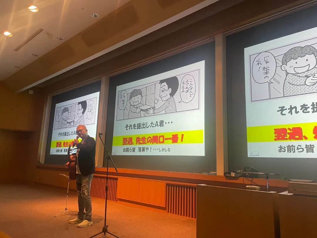 松本隆博のインスタグラム：「。 本日は大阪学院大学。 学生みんな可愛くて「頑張れよ」 ばかり言いました。 講演は2時間と休憩15分と後半約1時間 頑張りましたよ。 もう6回くらい実施してるでしょうか。 金丸先生の熱く、学生を思う心と…… 漢 を見させて頂いた٩(๑>∀<๑)۶。   君たちは何にでもなれる‼️ 未来は明るい‼️‼️‼️‼️ 前進あるのみだーーー‼️‼️  還暦少年 松本隆博」
