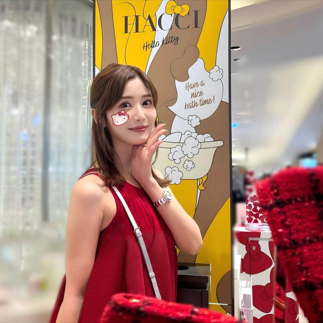 一木美里のインスタグラム：「#HELLOKITTYxHACCI 🐝♥️  ♥️11月1日（水）〜11月7日（火） 📍阪急うめだ本店2階 きれいきれいスタジオ  #HACCI#HELLOKITTY#ハッチ#ハローキティ#HATTY #PR」