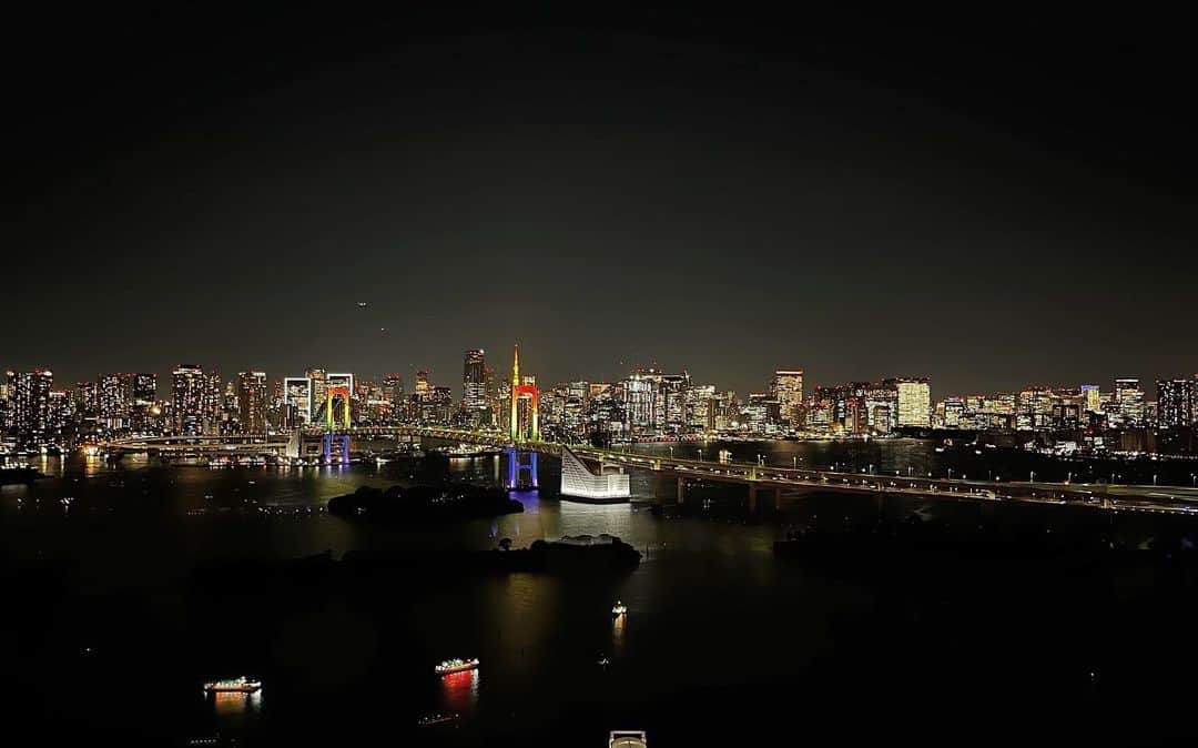 のインスタグラム：「◡̈♥︎ 今日から11月！  朝の景色はよく見ていましたが、お台場の夜景は新鮮です🗼  今月もよろしくお願いいたします✨  #11月」