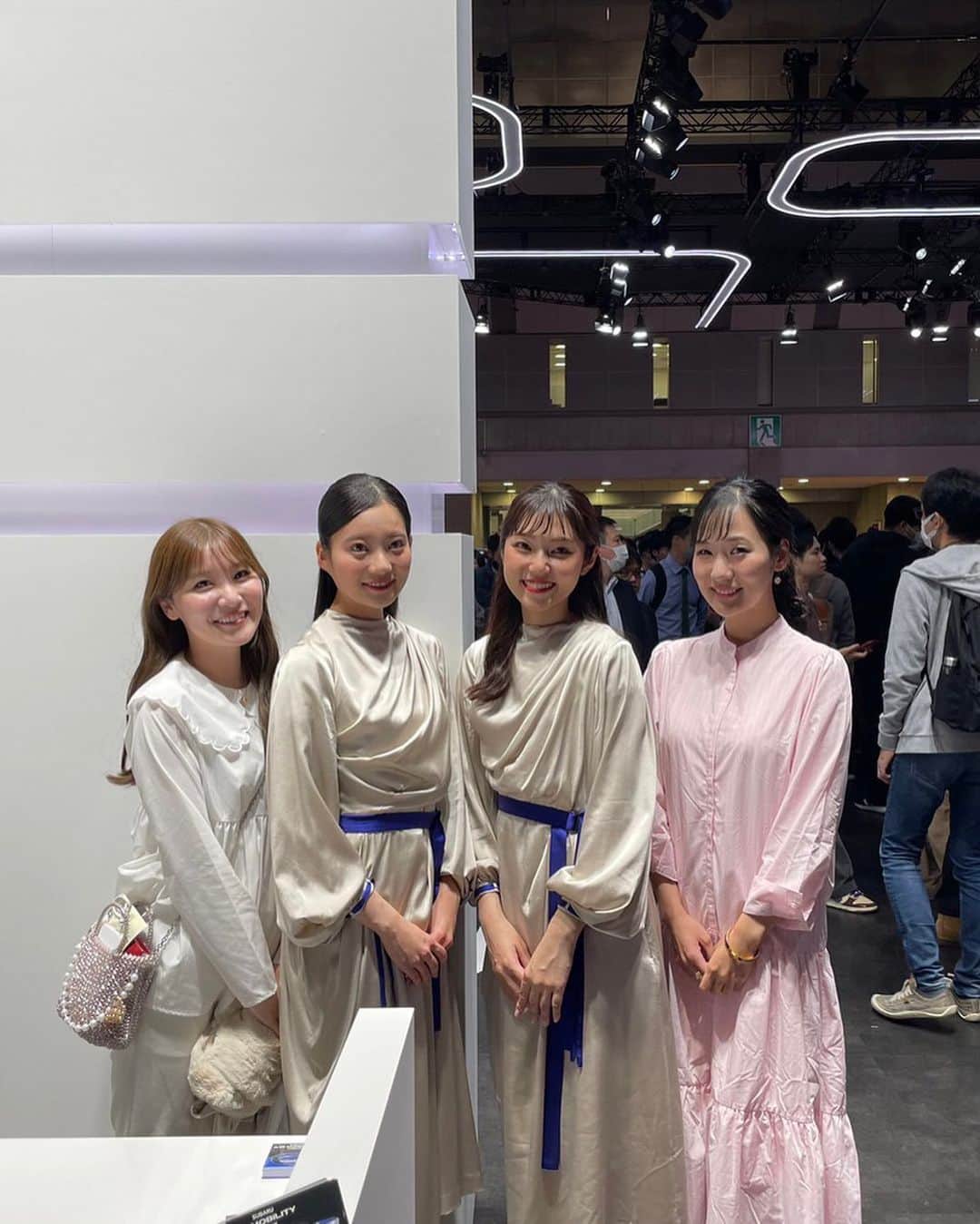 宮崎麗奈さんのインスタグラム写真 - (宮崎麗奈Instagram)「． Japan Mobility Show2023🚙🌟 ⁡ ⁡ かわいい後輩ちゃんたちの応援に行ってきました♡ ⁡ 大きなステージで、多くのお客様を前にして、 長いナレーションを堂々と披露する姿からは、 たくさんの努力が伝わってきました😌✨ ⁡ とっても可愛くて、とってもかっこよかった🙌🏻 ⁡ ⁡ OGの子たちにも会えて嬉しかったなぁ💐 ⁡ ⁡ ⁡ #JapanMobilityShow2023 #JapanMobilityShow #ジャパンモビリティショー #モビリティショー #モビリティショー2023 #スバルスターズ #スバルブース #SUBARU #スバル」11月1日 20時28分 - reina_miyazaki