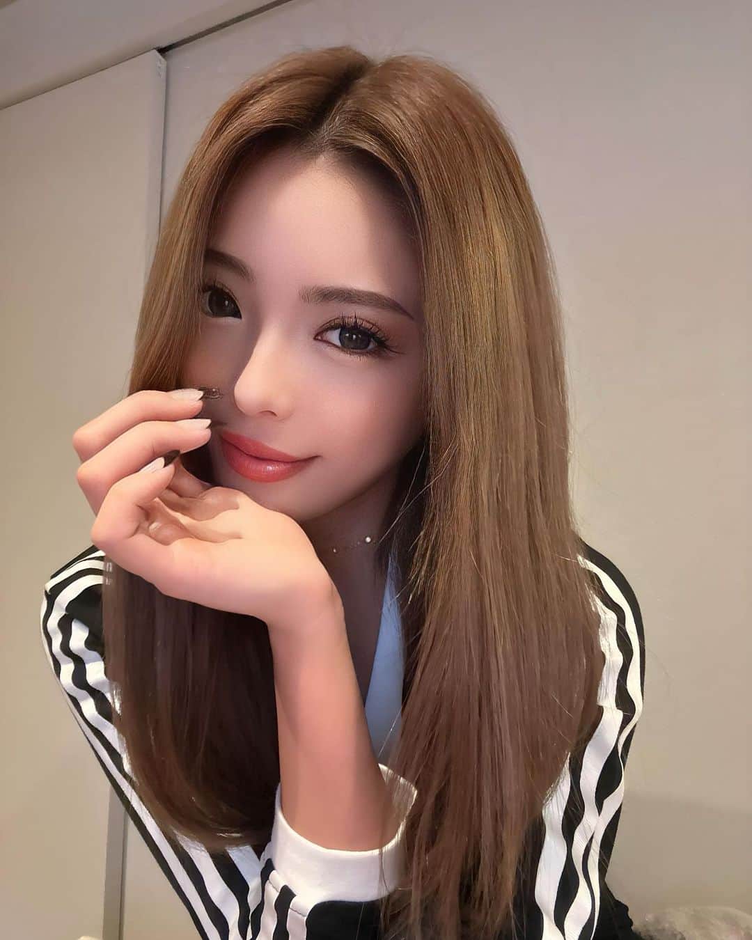 のインスタグラム：「11月もよろしくね🖤 今年もあと2ヶ月2️⃣」
