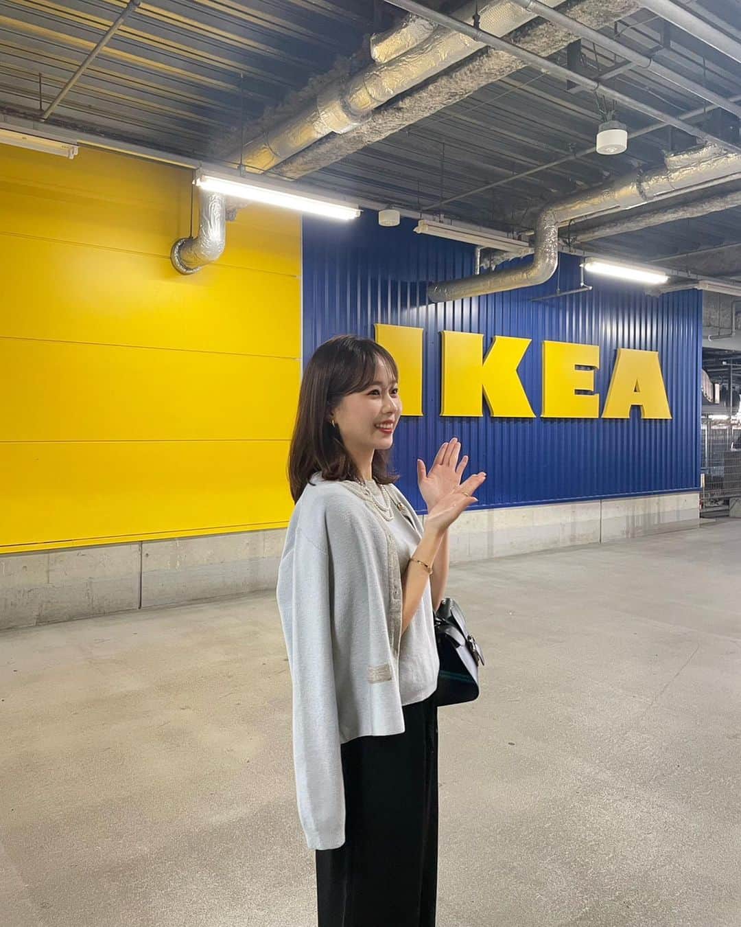 ハンナミのインスタグラム：「🚗🌤️🤍  ひさしぶりのIKEAたのしかった〜♡  アンサンブルに早速届いた新作パールネックレス 付けてみたけど かわいい✨」