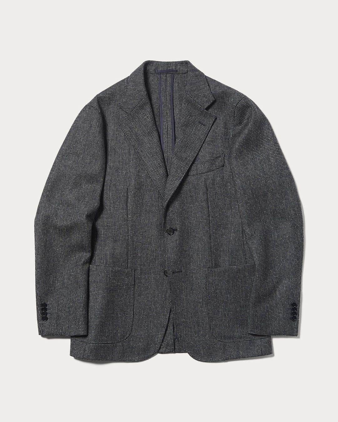 UNITED ARROWS さんのインスタグラム写真 - (UNITED ARROWS Instagram)「冬の新作とルックをご紹介する ＜2023 Winter Collection＞が公開中。 「ブリティッシュ・トラッド」をテーマに、英国の伝統と日本の自由な感覚をミックスした、時代を超えて愛される新たなスタンダードを提案しています。  Coat by UNITED ARROWS ¥94,600  Muffler by Joshua Ellis ¥75,900  Jacket by UNITED ARROWS ¥74,800  Sweater by UNITED ARROWS ¥23,980  Trousers by UNITED ARROWS ¥17,930   #UnitedArrows #UnitedArrowsMen #JoshuaEllis #ユナイテッドアローズ　 #ジョシュアエリス」11月1日 21時00分 - unitedarrows_official