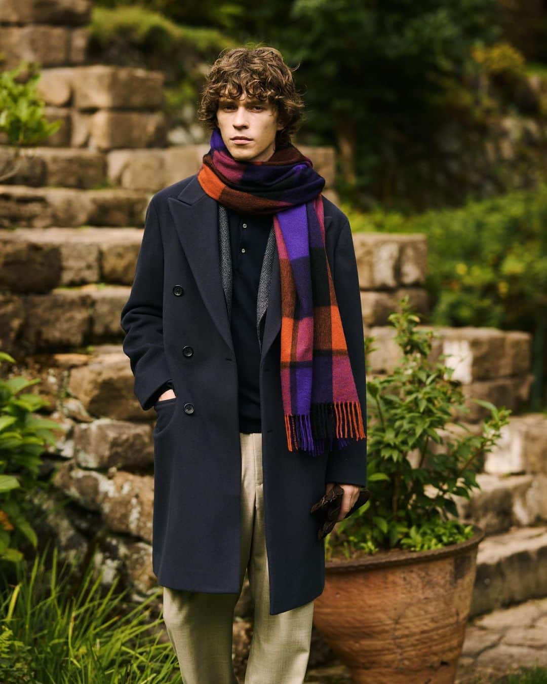 UNITED ARROWS さんのインスタグラム写真 - (UNITED ARROWS Instagram)「冬の新作とルックをご紹介する ＜2023 Winter Collection＞が公開中。 「ブリティッシュ・トラッド」をテーマに、英国の伝統と日本の自由な感覚をミックスした、時代を超えて愛される新たなスタンダードを提案しています。  Coat by UNITED ARROWS ¥94,600  Muffler by Joshua Ellis ¥75,900  Jacket by UNITED ARROWS ¥74,800  Sweater by UNITED ARROWS ¥23,980  Trousers by UNITED ARROWS ¥17,930   #UnitedArrows #UnitedArrowsMen #JoshuaEllis #ユナイテッドアローズ　 #ジョシュアエリス」11月1日 21時00分 - unitedarrows_official
