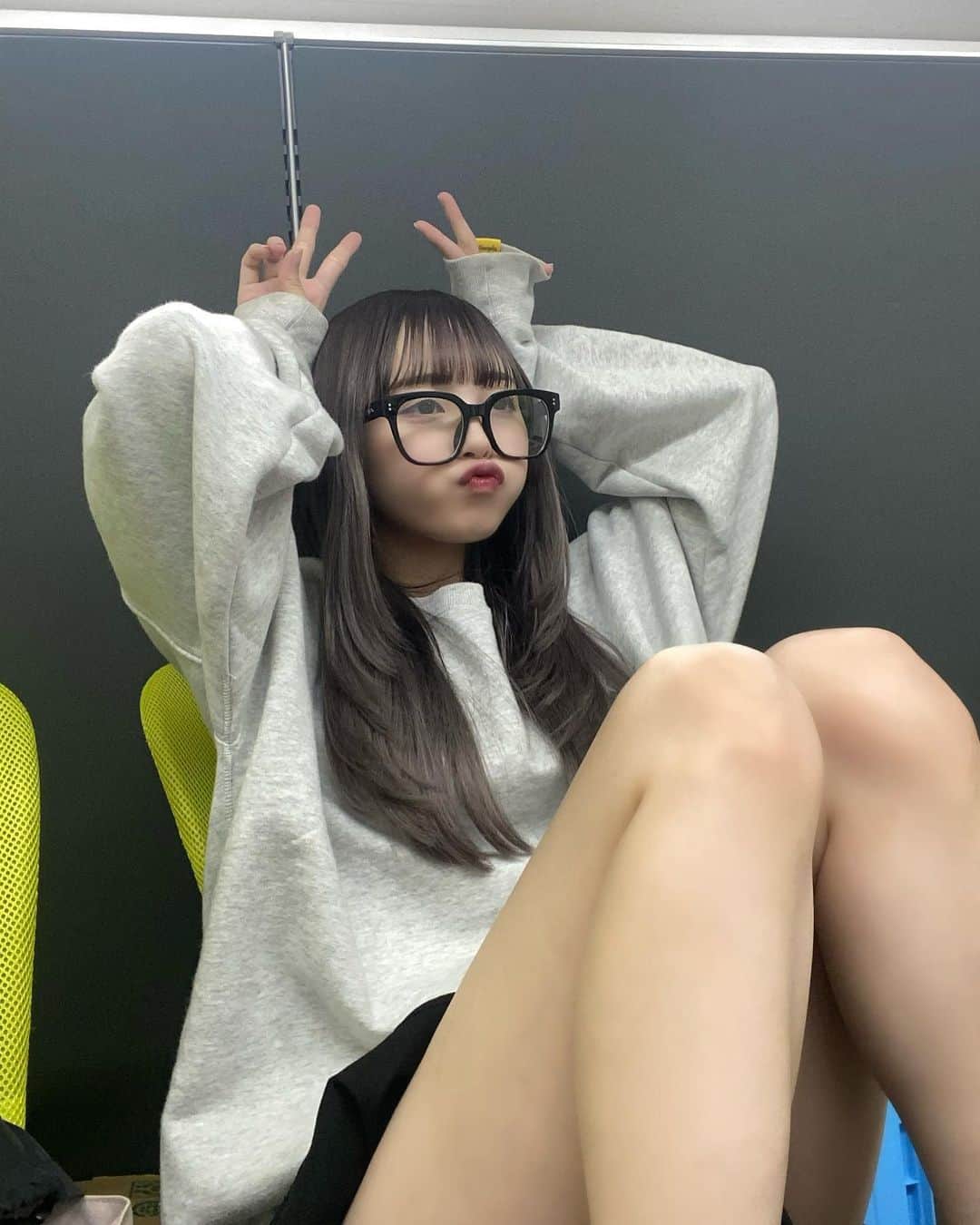 のインスタグラム：「メガネめずらし👓  #伊達メガネ #メガネ #トレーナー」