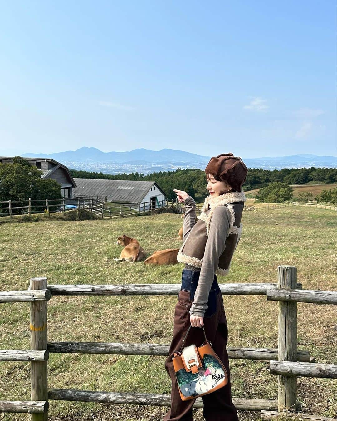 田中芽衣（めいめろ）さんのインスタグラム写真 - (田中芽衣（めいめろ）Instagram)「牧場で自然と🐮🐴様達に癒された日の私服。🌳」11月1日 20時36分 - mei_tnk