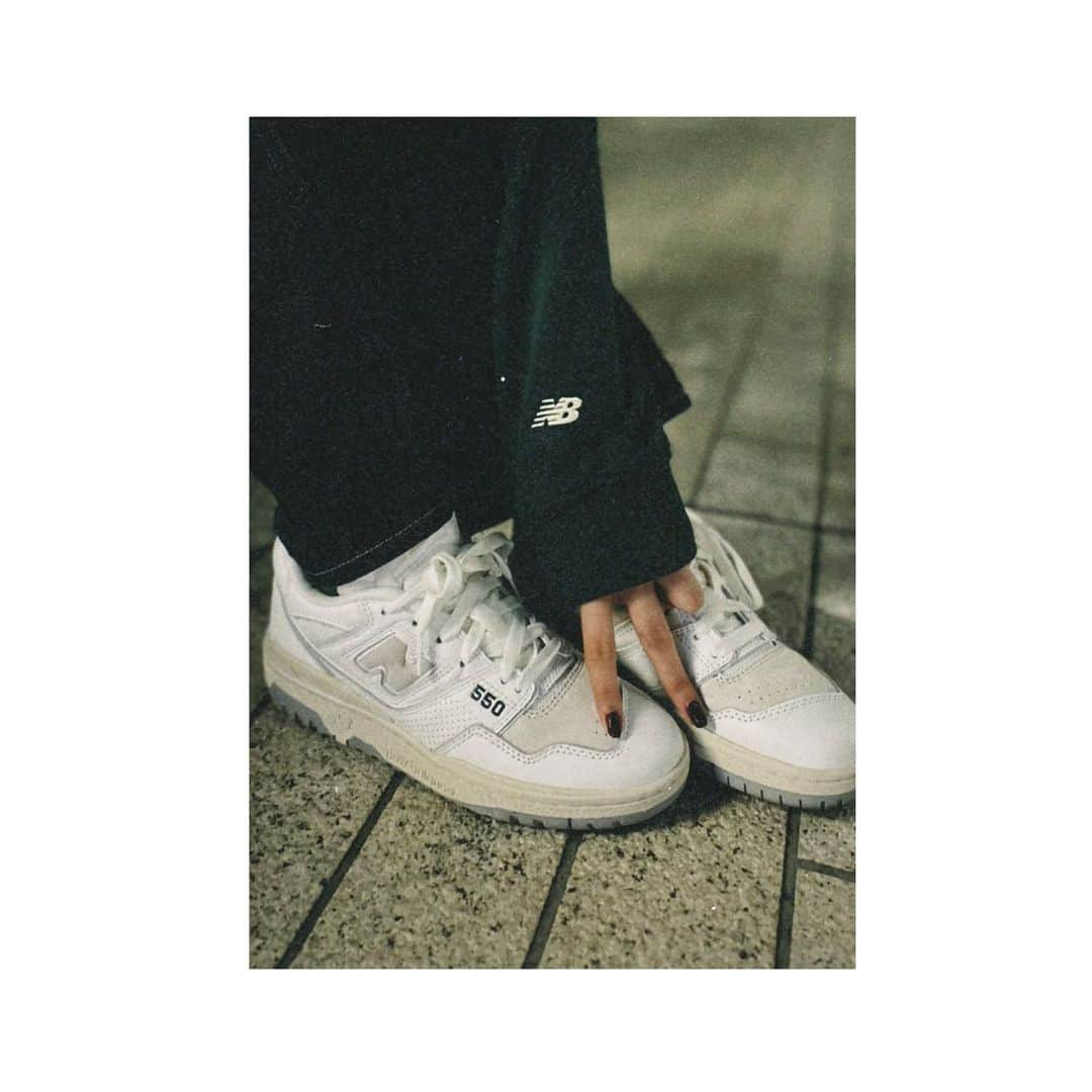 高石あかりのインスタグラム：「見えないけど、小籠包の靴下履いてます  #newbalance #ニューバランス  @newbalance ありがとうございます🥟」