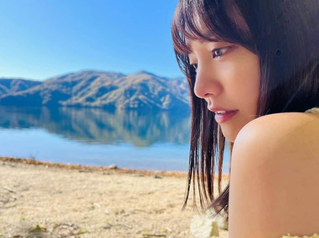 松永有紗のインスタグラム：「マネージャーです🦭  自然の中⛰️ いい感じの✨ #松永 さん  #自然  #写真  #夏の終わり  #profile  #photo  #happy #photography」