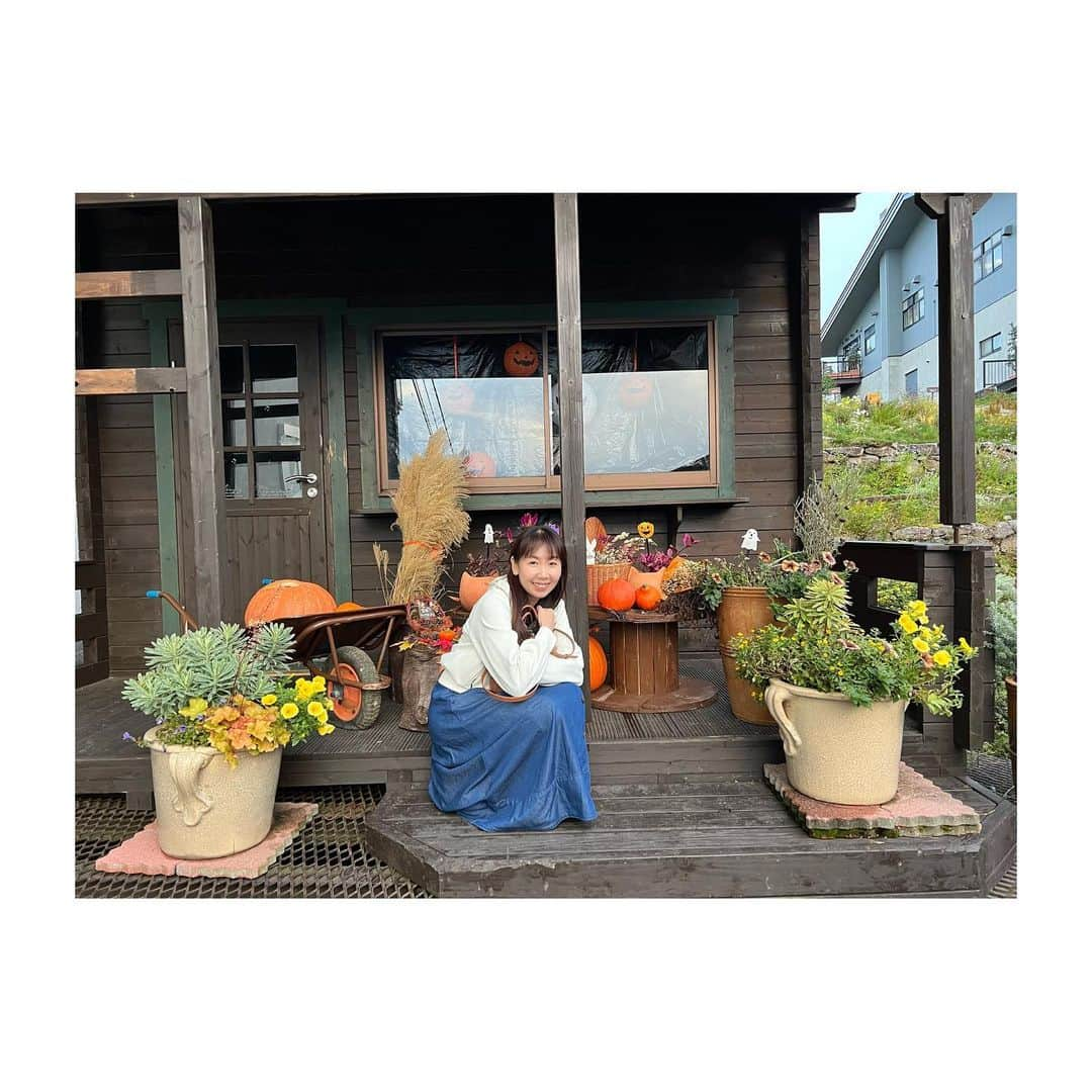 村井麻友美さんのインスタグラム写真 - (村井麻友美Instagram)「今日から11月。 2023年も残り2ヶ月ですね。  ハロウィンに載せようと温めてたのに忘れてしまったお写真！載せます。笑  ドラマのロケから無事に帰って参りました〜 また情報解禁になりましたら、お知らせしますね。 明日からは12月の舞台のお稽古！ 舞台が終わるまでノンストップ！！ 頑張りまぁ〜す！ ＊ ＊ ＊ #秋 #autumn #november #🎃 #🍁🍂  #🍁🍂🌾🍠🌰  #soraterrace #ソラテラス #竜王マウンテンパーク」11月1日 20時47分 - mayumi_murai817