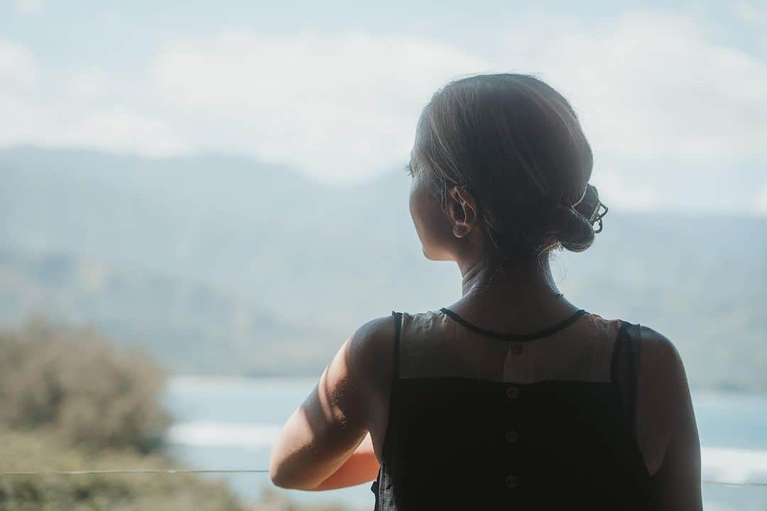 レイチェル・チャンのインスタグラム：「カウアイ島のホテルからの景色… I miss the beautiful view in Kaua’i    先月のエイブラハムクルーズの終着地はホノルルでしたが、その後、スコットランド人のエイブラハム仲間とカウアイ島へ行き、数日滞在しました。1ヶ月も経ってないのに早くも懐かしい…  After the Hawaiian Cruise, we stayed in Kaua’i island for a couple of days with our Scottish Abraham friends.  It’s been only a few weeks and we already miss the beautiful view and of course my Scottish friends!  #カウアイ島  #ハワイ #throwback  #エイブラハム #エイブラハムの教え  #エイブラハムクルーズ #引き寄せ #引き寄せの法則  #旅の記録  #旅の思い出」