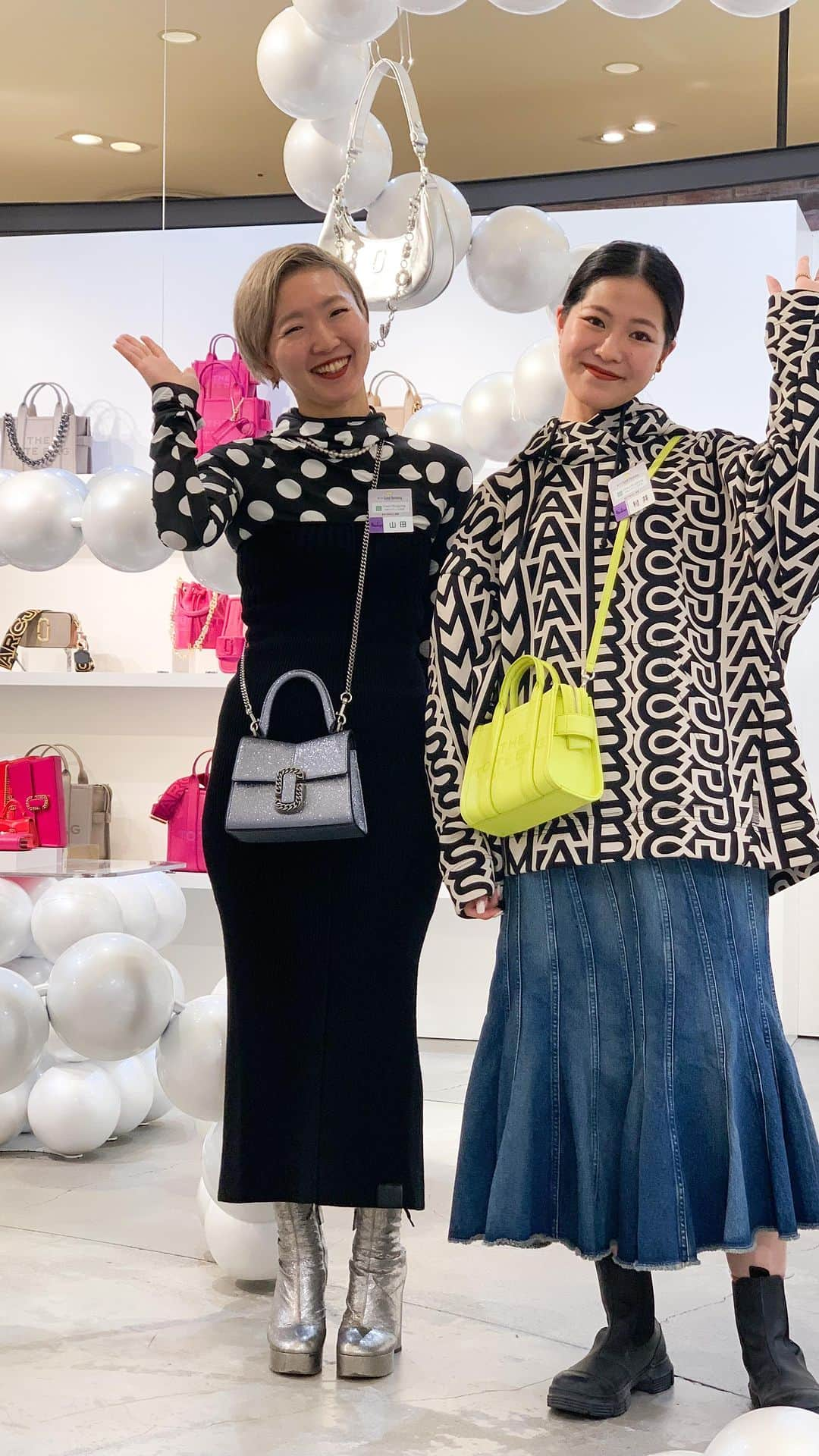 HANKYU.MODEのインスタグラム：「. 𝙈𝘼𝙍𝘾 𝙅𝘼𝘾𝙊𝘽𝙎 𝙃𝙊𝙇𝙄𝘿𝘼𝙔 𝘾𝙊𝙇𝙇𝙀𝘾𝙏𝙄𝙊𝙉 At 3F POP UP CIRCUS Until 11/28  グローバルなハイエンドファッションの世界観を体験できるイベントスペース「POP UP CIRCUS」。  1986年 アメリカ・ニューヨークで誕生したファッションブランド「MARC JACOBS」が登場。 デザイナーマーク・ジェイコブスが敬愛しているパールをはじめ、ラインストーンやメタリックカラーなどホリデームード高まるリゾートコレクションをご紹介。  週替わりで「マークジェイコブス」とアーティストとのコラボレーションアイテム第二弾のお知らせもありますので最後までお楽しみください！  詳しくはプロフィールURLをチェック！@hankyumode  #マークジェイコブス #23AW #ファッション #ootd #hankyumode #hankyumode23aw #hankyumode23awshoes #hankyumode23awwear #hankyumode23awbag #hankyu #阪急百貨店 #阪急うめだ本 店＃阪急本店 ＃うめはん #popupcircus #ポップアップサーカス」