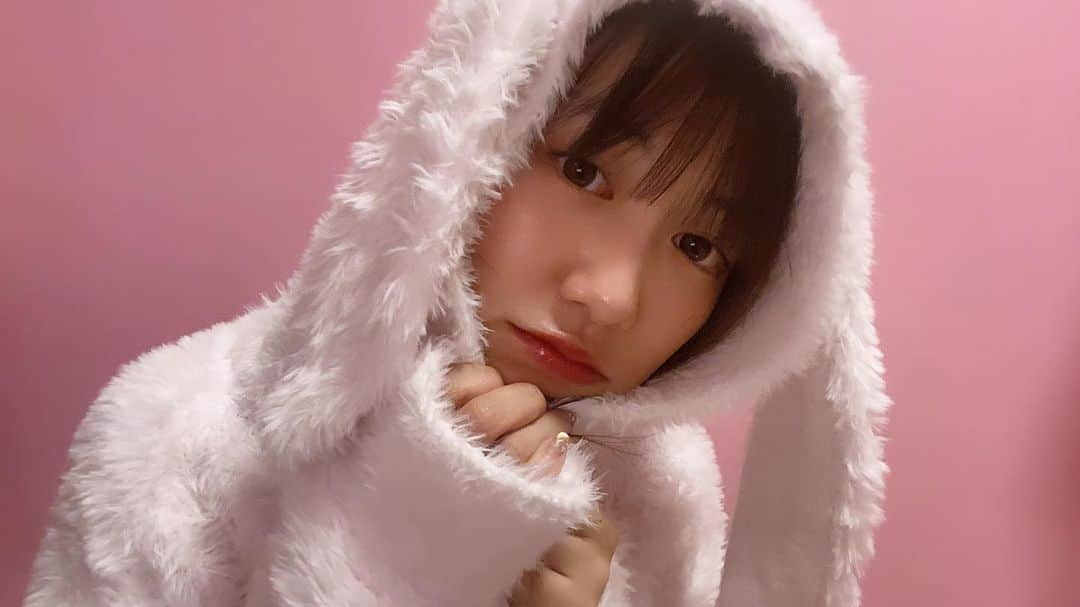 のインスタグラム：「もぎゅもぎゅもぎゅ🐰🥕  ぷあー(❛ᴗ❛(❛ᴗ❛♡  #🐰 #れれぴょん」