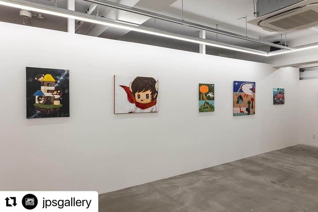 デハラユキノリさんのインスタグラム写真 - (デハラユキノリInstagram)「グループ展に新作二点出します〜  #Repost @jpsgallery with @use.repost ・・・ 🇯🇵 Group Exhibition | What a Wonderful World   Bringing together a curated collection of artworks by Charr Morita, Dehara Yukinori, Fulin, Haruka Yamakawa, Huang Shiang, Jessica Ng, Kila Cheung, Kohei Ogawa, Louis Wong and Shon Chen, this exhibition will explore various aspects of our planet’s magnificence through an array of thought- provoking paintings and mixed-media works. From stunning landscapes to vibrant cityscapes, our presentation will feature an eclectic mix of styles, creativity and imagination, intricately crafted for viewers to pause, reflect, and find solace in the splendour surrounding us.  Charr Morita, Dehara Yukinori, Fulin, Haruka Yamakawa, Huang Shiang, Jessica Ng, Kila Cheung, Kohei Ogawa, Louis Wong, Shon Chenの作品を集めたこの展覧会では、示唆に富んだ絵画やミクストメディア作品の数々を通して、地球の素晴らしさの様々な側面を探求します。素晴らしい風景から活気ある街並みまで、様々なスタイル、創造性、想像力を織り交ぜ、見る人が立ち止まり、考え、私たちを取り囲む素晴らしさに安らぎを見出せるよう、緻密に作り上げられた作品を展示します。  Exhibition Period: 3 November - 1 December, 2023 Venue: JPS Gallery Tokyo  @charr.morita_  @deharayukinori  @harukayamakawa_  @jb0xtchi  @kilacheung_art  @green_cow00  @playstudiohk  @shonside  @jpsgallery  #CharrMorita #DeharaYukinori #Fulin #HarukaYamakawa #HuangShiang #JessicaNg #KilaCheung #KoheiOgawa #LouisWong #ShonChen #jpsgallery」11月1日 20時50分 - deharayukinori