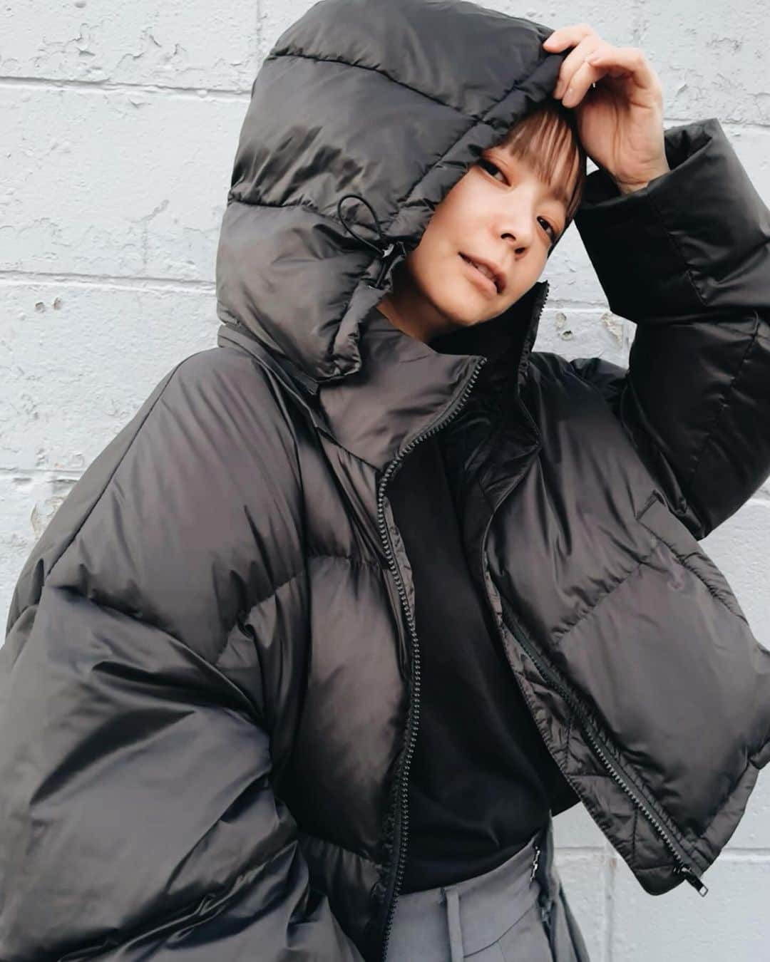 EMIさんのインスタグラム写真 - (EMIInstagram)「⭐︎ 今年は黒✖️グレーがタイプ🩶 outer @sh_ki_jp @imajuku0107  shoes @jumpman23」11月1日 20時51分 - emi_idea