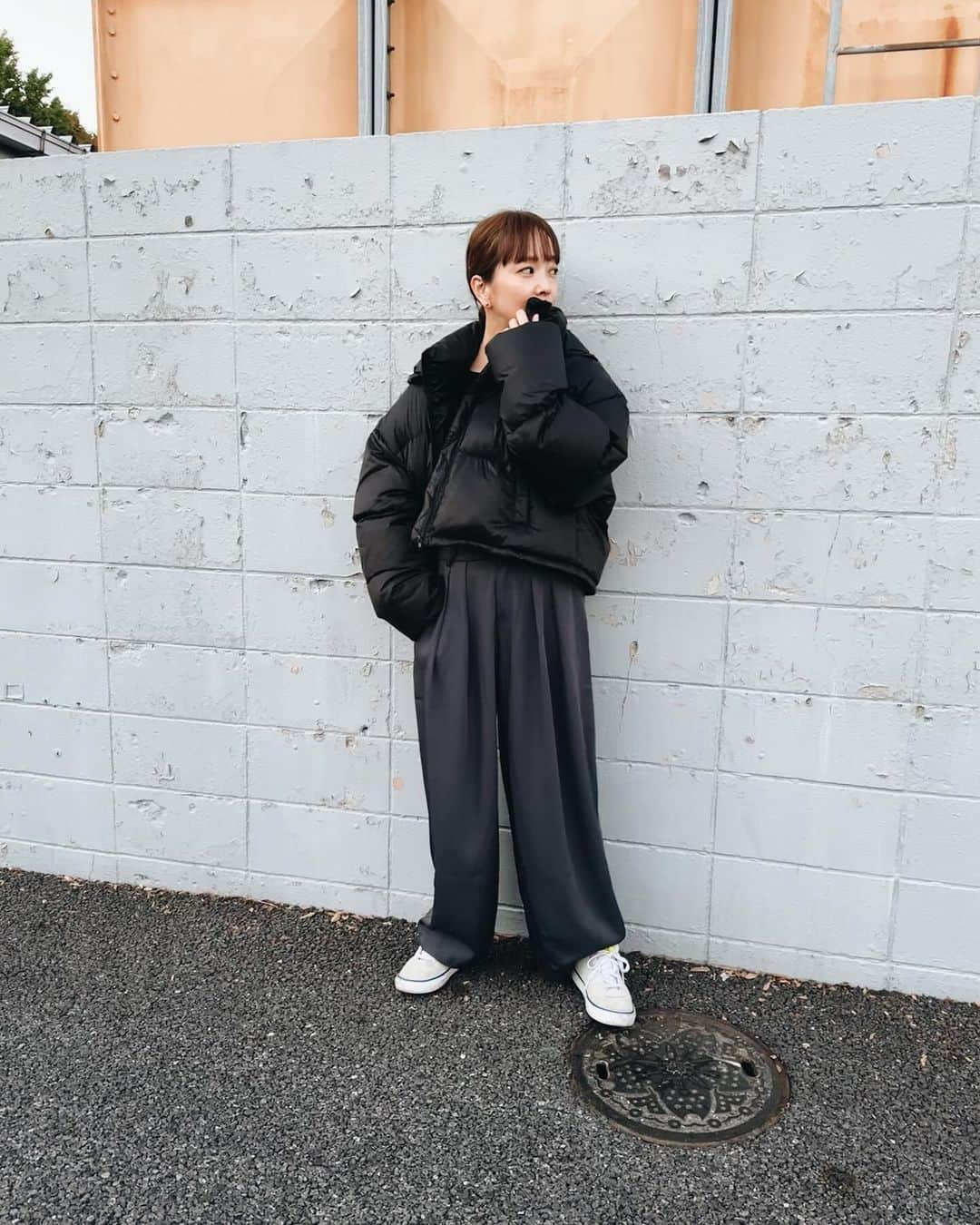 EMIさんのインスタグラム写真 - (EMIInstagram)「⭐︎ 今年は黒✖️グレーがタイプ🩶 outer @sh_ki_jp @imajuku0107  shoes @jumpman23」11月1日 20時51分 - emi_idea