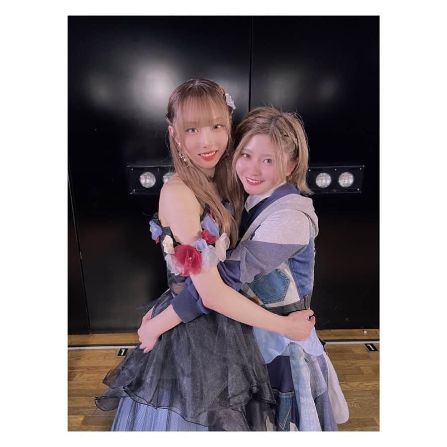 のインスタグラム：「💐🌸🫶🏻 . .  りなちゃ卒業おめでとう🌸 これからもずっとお友達でいてね！  . . .  #岡田梨奈卒業公演  #akb48」