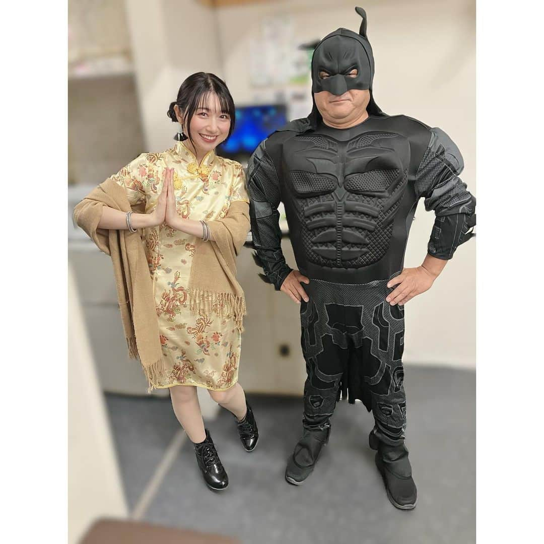 夏目樹里さんのインスタグラム写真 - (夏目樹里Instagram)「昨日は〜 MISSIWさん主催❣️ 🎃INFINITY FESTIVAL Vol.13～ハロウィンスペシャル～🎃でした！  平日の中、スペードボックス＆ハートランドに駆けつけてくれた皆さん、配信で楽しんでくれた皆さん、本当にありがとうございました〜🥳✌️  ライブ、めっちゃ楽しすぎたよ〜😍  衣装は初のチャイナドレスに挑戦😆🙌  みんな賑やか衣装でテーマパークみたいだった🤭  集合写真も楽屋写真も！ありがとうございました🥰  いつもMISSIWさんからたくさんのご縁をいただいてます🥹👏✨  💡昨日のライブの模様は ツイキャスプレミア配信で 11/7までアーカイブ視聴いただけます🥳（各会場1000円）  私が出演したハートランド配信は↓こちら↓ 是非チェックしてね〜🥰👏  https://twitcasting.tv/c:spadebox2015/shopcart/267545  🎃せっとりすと🎃 Dance Tribe DREAMS（カバー） BLACK&WHITE Love&Peace」11月1日 20時54分 - juri_azure