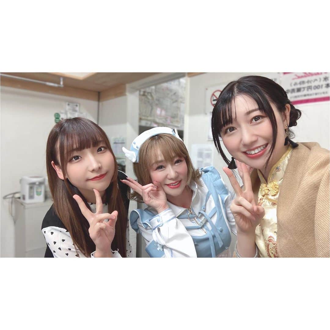 夏目樹里さんのインスタグラム写真 - (夏目樹里Instagram)「昨日は〜 MISSIWさん主催❣️ 🎃INFINITY FESTIVAL Vol.13～ハロウィンスペシャル～🎃でした！  平日の中、スペードボックス＆ハートランドに駆けつけてくれた皆さん、配信で楽しんでくれた皆さん、本当にありがとうございました〜🥳✌️  ライブ、めっちゃ楽しすぎたよ〜😍  衣装は初のチャイナドレスに挑戦😆🙌  みんな賑やか衣装でテーマパークみたいだった🤭  集合写真も楽屋写真も！ありがとうございました🥰  いつもMISSIWさんからたくさんのご縁をいただいてます🥹👏✨  💡昨日のライブの模様は ツイキャスプレミア配信で 11/7までアーカイブ視聴いただけます🥳（各会場1000円）  私が出演したハートランド配信は↓こちら↓ 是非チェックしてね〜🥰👏  https://twitcasting.tv/c:spadebox2015/shopcart/267545  🎃せっとりすと🎃 Dance Tribe DREAMS（カバー） BLACK&WHITE Love&Peace」11月1日 20時54分 - juri_azure