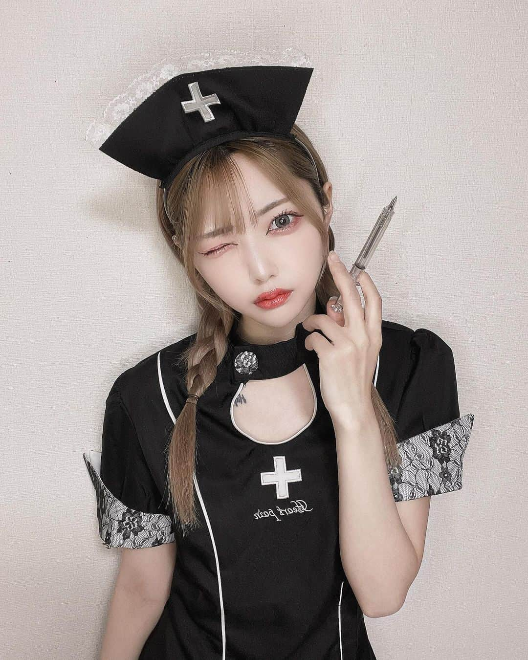 しゅがーのインスタグラム：「♡happy Halloween♡  #コスプレ #ナース服 #halloween」