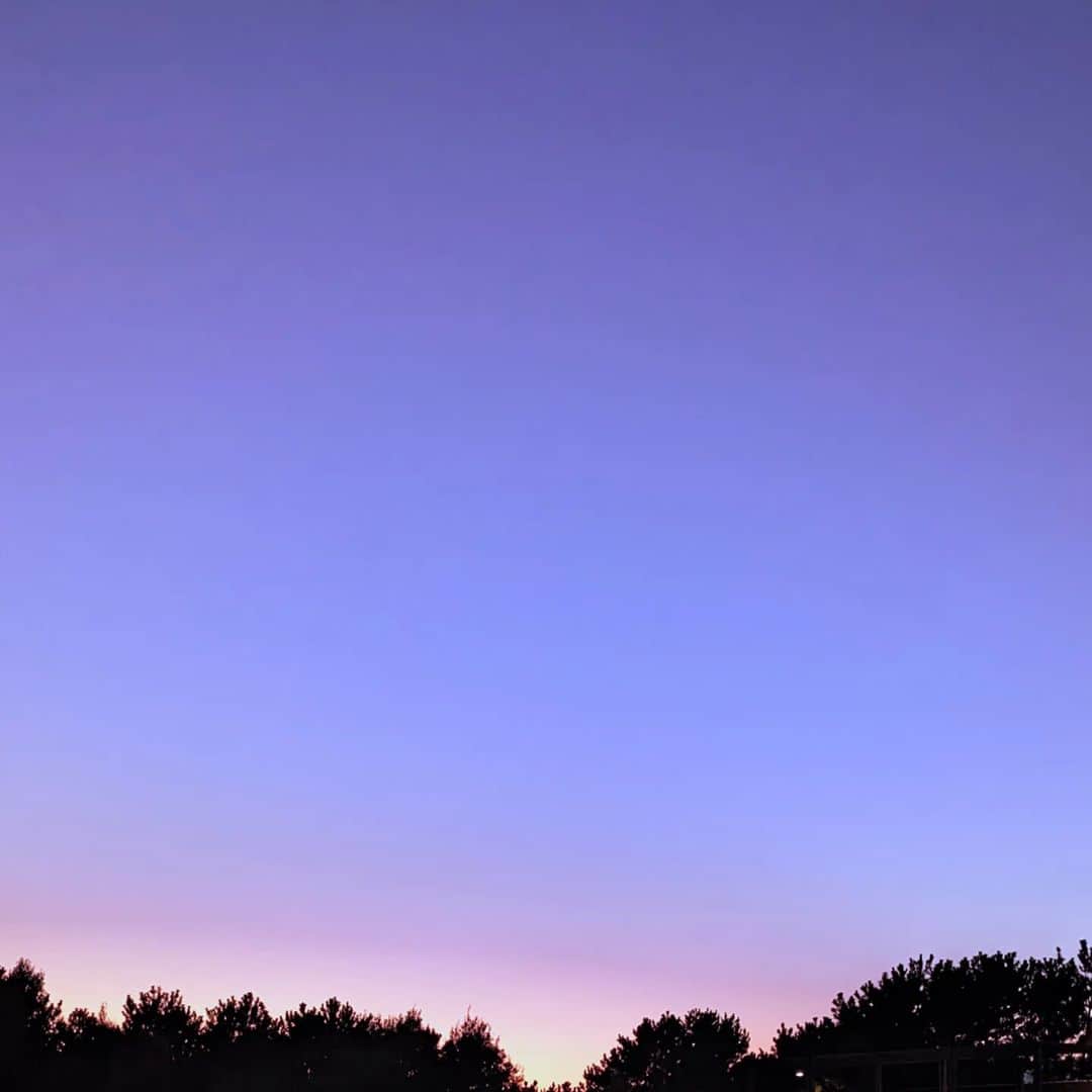 松山メアリのインスタグラム：「秋の空💜」