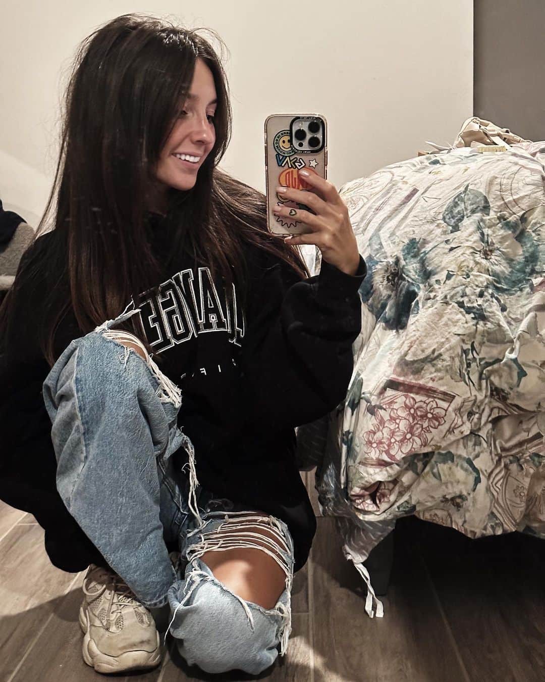 テイラー・アレシアのインスタグラム：「From the outside looking in, I feel many people have a very wrong perspective on people who believe in Jesus. I know, because I did. I can tell you that, for me, being a Christian has been the hardest thing I’ve ever done in my life. Truly saying ‘no’ to the things your flesh wants to do DAILY.. it’s been more than challenging. How many of you know reading this that we all are going to fail at that .. maybe even daily. Walking with Jesus for over 3 years now I’ve made MANY mistakes but it’s how I responded to those mistakes that made all the difference. The devil isn’t mainly after getting you to sin again .. he is after something so much bigger than that... I launched my first ever podcast today with something that I probably shouldn’t have launched with as my first episode but I did because it is something that I have personally been wrestling with so much lately. It’s called ‘when sin keeps you down.’ It’s live on every podcast app as well as on YouTube. & I pray it builds your faith!」