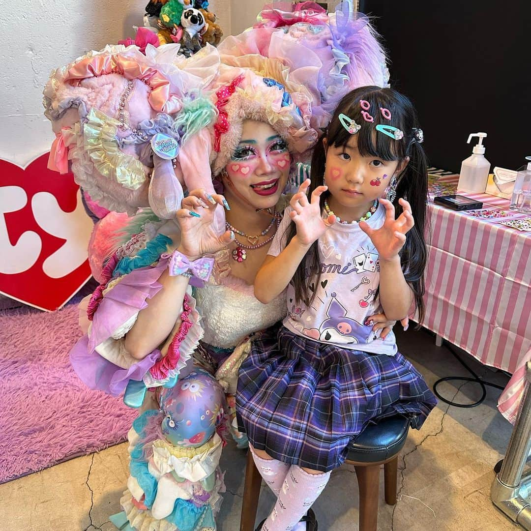 KAWAII MONSTER CAFEさんのインスタグラム写真 - (KAWAII MONSTER CAFEInstagram)「【KAWAII MONSTER SHOP】〜Colorful Halloween〜 Thank you comming everyone!🎃👻💞 I'll post a picture of my KAWAII friend s who came.🌈  When is the next POP UP EVENT...?🤭🎄🎁  POP UP EVENT 【KAWAII MONSTER SHOP】〜Colorfull Halloween〜 ご来場頂いた皆様、誠にありがとうございました🌈💞✨  これからたくさんのお客様フォトをアップしていきます！チェックしてね✅  #kawaiimonstershop #kawaiimonstercafe  #japan#tokyo#harajuku#tokyotrip#tokyotravel#ハロウィンイベント#tokyotravel #popup#6dokidoki#decora#harajukugirls#japanesegirl#harajukufashion#hapajukufood#takeshitastreet#竹下通り#原宿メイク」11月1日 20時57分 - kawaiimonstercafe