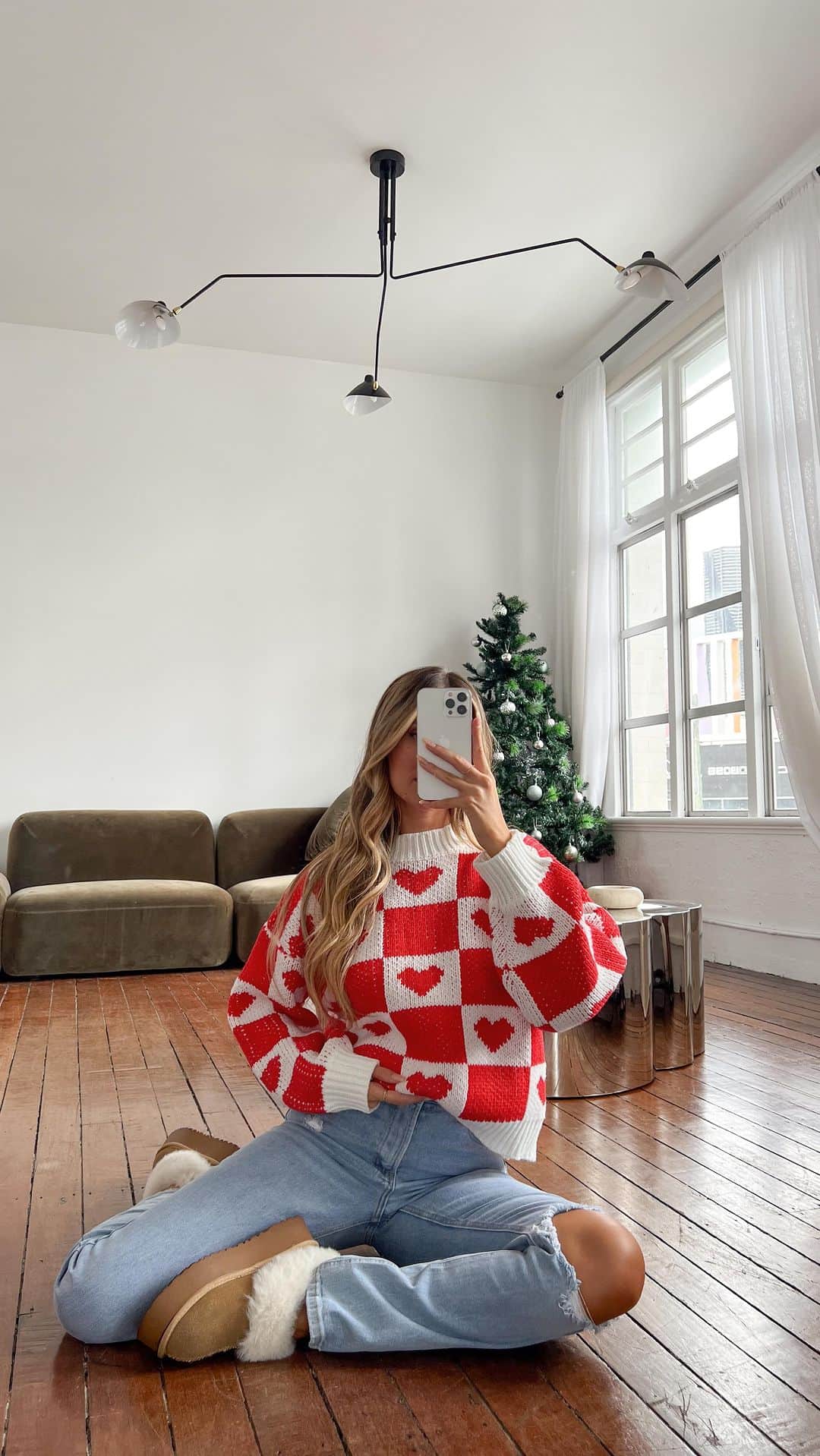 Beginning Boutiqueのインスタグラム：「November 1st means we can officially start playing the Christmas carols 🎄 To celebrate, we are bringing you two new sweaters for the Thanksgiving and Christmas Season 🦃」