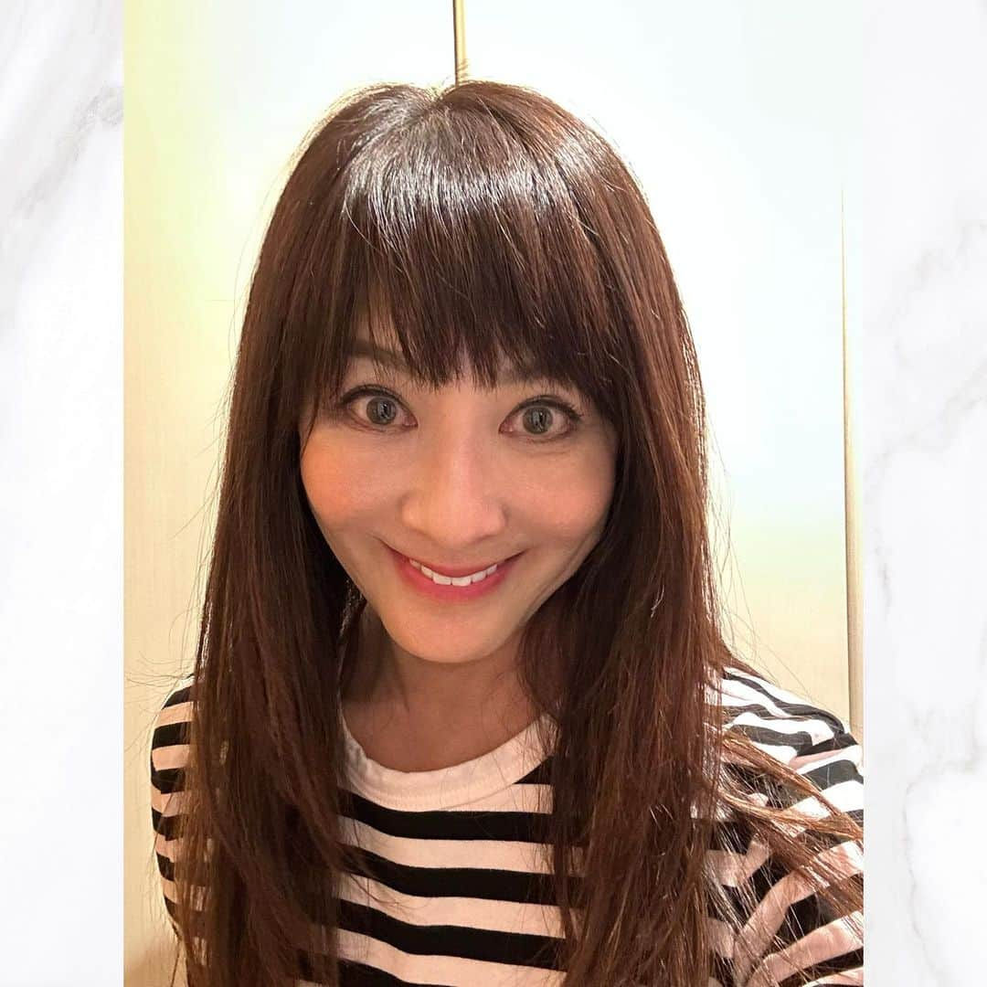 山田佳子のインスタグラム：「ヘアカラーとネイルをキレイにしてもらいました！  #嬉しい #助かります #いつも感謝です  #ヘアカラー ⁡#艶がでて嬉しい  #グラデーションネイル💅  #大満足❤️  #気分が上がる  #渋谷 #objet」