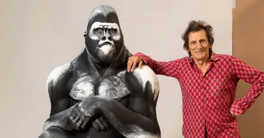 ロン・ウッドさんのインスタグラム写真 - (ロン・ウッドInstagram)「🦍 Online pre-bidding has now opened for my @tusk_org gorilla which was part of the Tusk Gorilla Trail in London! 🦍🖤Bid via the link in my bio on my silverback gorilla called Paint It Black! 🦍 💕 ✨Also check out Sally's stunning bright pink silverback, Precious. All proceeds go to Tusk and their incredibe conservation work for endangered species ❤️🙏 Link in the bio↗」11月1日 21時00分 - ronniewood