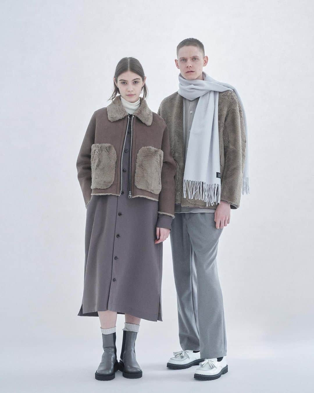 のインスタグラム：「… AUTUMN-WINTER 2023  毛足が長く触り心地がなめらかなファー面と、きめ細かいスエード面の表裏リバーシブルで2通りのスタイリングが楽しめるエコムートンジャケット。軽量・保温性に優れ、しっとりとした質感が魅力です。 _ Eco Mouton Short Jacket  WOMEN : ZU33FC018 MEN : CZ34FC910  本日よりA-net ONLINE STORE、全国のZUCCa、CABANE de ZUCCaショップにて発売いたします。 _ @zucca_staff #newarrivals #autumn #winter #2023 #aw23#collection #fashion #tokyo#japan#ootd #zucca #zuccatokyo #ズッカ#ズッカトウキョウ #anetonlinestore」
