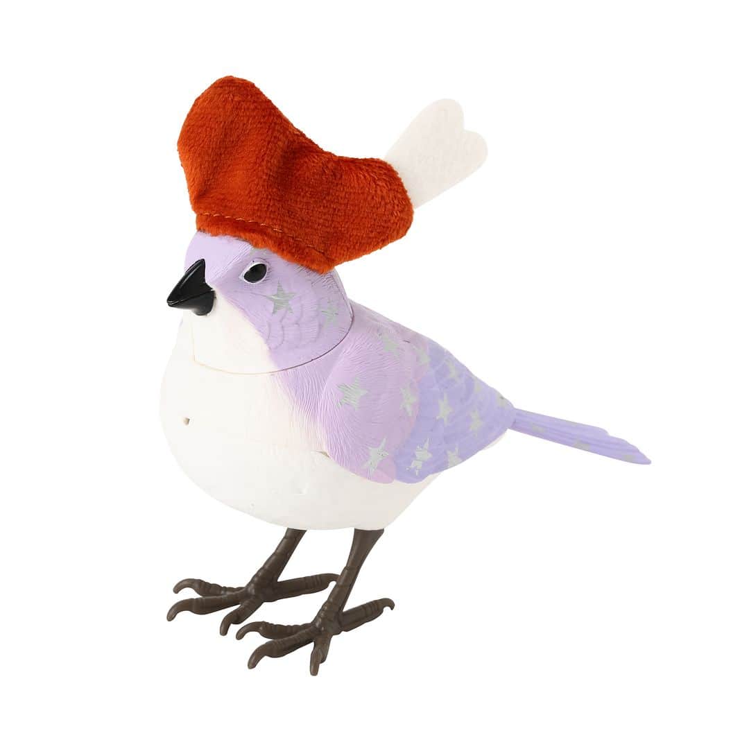 Francfrancさんのインスタグラム写真 - (FrancfrancInstagram)「＼お気に入りの🐥と迎えるクリスマス!?🎄️❤️／  ユーモラスな被り物にキュンとする、クリスマス限定バージョンのミュージックバードです！  クリスマスソングを歌うキュートな小鳥のオブジェ。  人感センサーが反応して鳥がさえずり、歌に合わせて首が動きます🐤  星柄のボディに、チキンやトナカイのかぶり物をかぶった、ユーモラスでスペシャル感たっぷりのデザイン🍖✨  オブジェとしてデスクに飾ったり クリップを使ってツリーやお気に入りの場所にとめたり 自由な楽しみ方でクリスマスを盛り上げるアイテムです！❤️  🎅収録曲（全6曲、順不同） 1.ジングルベル 2.WeWishYouAMerryChristmas 3.サンタが街にやってくる 4.winterwonderland 5.赤鼻のトナカイ 6.JoytotheWorld  ミュージックバード（クリスマス限定バージョン） ¥1,200（税込）  #francfranc #フランフラン #francfrancのある生活 #ミュージックバード #雑貨 #オブジェ #クリスマス準備 #クリスマス #クリスマス雑貨 #クリスマスインテリア #小鳥 #小鳥のいる生活」11月1日 21時00分 - francfranc_official