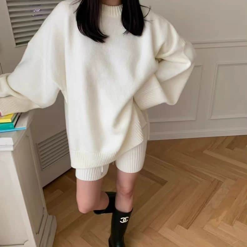 Y's Stellaのインスタグラム：「.@ys_stella_shop   🖤Knit set up オーバーサイズのゆったりトップスに ハーフニットパンツのセットアップ✨ ゆるく可愛く決まる🥹🤍  #セットアップ#ニットセットアップ#ニット#ニットショートパンツ#大人女子#高見え#プチプラ#海外ファッション」