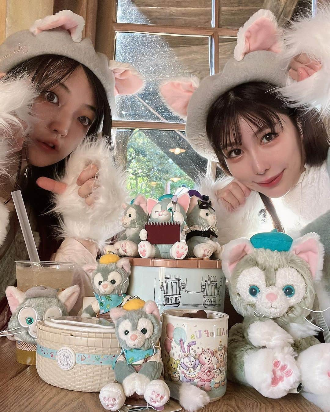 倉岡生夏さんのインスタグラム写真 - (倉岡生夏Instagram)「🐈♡ ・ ・ 猫好き、猫顔の二人の笑 ジェラトニーお揃いコーデ♡ 手作りだから被らない♡ ・ ・ 昔の仕事の友人😊もうだいぶながいねっ。お互い忙しくて一年に一回とかしかあわないのに会った時昨日会ったくらいの普通のテンションなの❣️笑 可愛い衣装をありがとう❣️ ・ ・ ・ ・ ・  #ディズニーハロウィン #ディズニーハロウィン仮装 #dハロ #dハロ仮装 #ジェラトーニ #ダッフィーフレンズ #ハロウィン仮装 #コスプレ女子 #仮装ディズニー #ハロウィン仮装 #ディズニーコーデ #ディズニー部 #ディズニー好きな人と繋がりたい #ジェラトーニコスチューム #ディズニー写真 #ハロウィン🎃 #tokyodisneysea #disneyhalloween #japanesegirl #halloweenmakeup」11月1日 21時03分 - kinatty.land