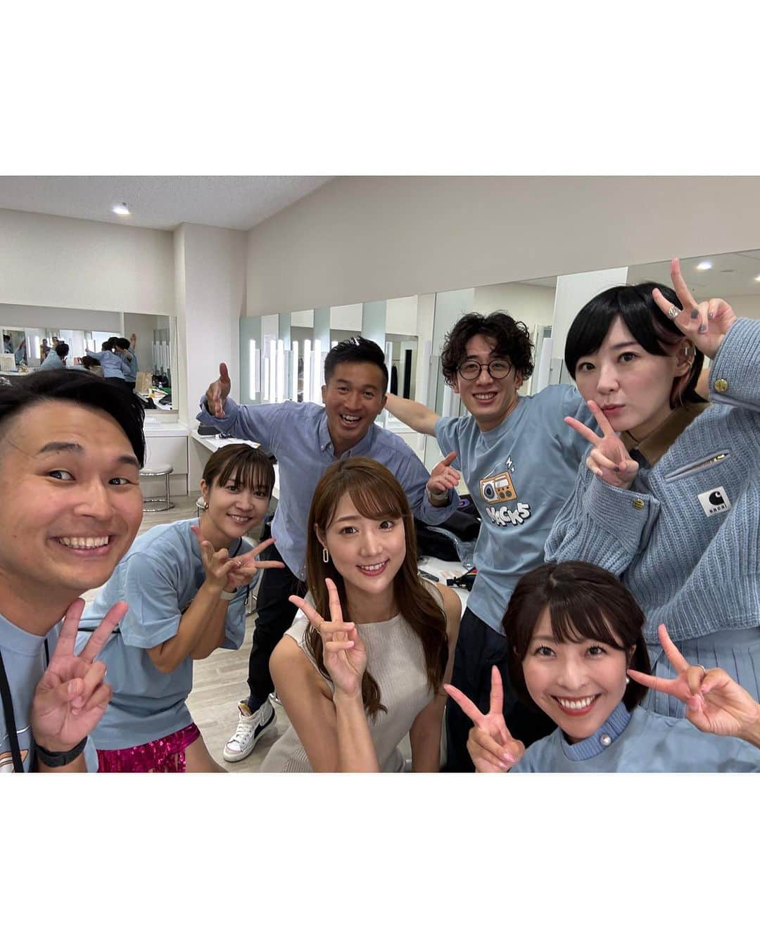 佐々木もよこさんのインスタグラム写真 - (佐々木もよこInstagram)「昨日は『NACK5 35th anniversary 大宮いんびてーしょん‼︎ 』お越しいただいた皆様、ありがとうございました😆✨  いつも聴いてくださるリスナーの皆様に感謝の気持ちを込めて初めての大きなイベント！いかがでしたか〜！？  わたしはみなさんの前で『ラジオのトリコ』を歌わせていただきました🎤✨ ソニックシティ気持ちよかったぁあ〜！！！！笑💗 １枚目の写真にタトゥーが入っていますがお気になさらないでくださいね😌😌 みなさんに温かい拍手をいただいて本当に嬉しかった🥲  そして、おびハピのおびちゃんの尺八とエアーほら貝のコラボもできてよかったよ〜！！いい音色だったね💞  なかなか普段集まれない他のパーソナリティと会えて、なんだか文化祭みたいで楽しかったです！ なんと！ほぼ1人残らず絡めたよ〜😎✌️✨  素晴らしいイベントができて、いつも支えてくださるリスナーの皆様、会場には来られなかったリスナーの皆様にも本当に感謝の気持ちでいっぱいです。  これからもNACK5とカメレオンパーティーをよろしくお願いします🥰🍕✨  #nack5 #カメパ #大宮いんびてーしょん」11月1日 21時05分 - moyoko_atom