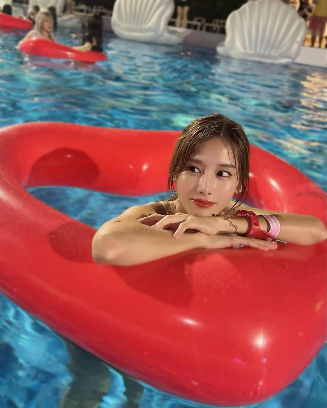 益田アンナのインスタグラム：「夏にたくさん写真撮ったのに全然乗せれてない🌊」